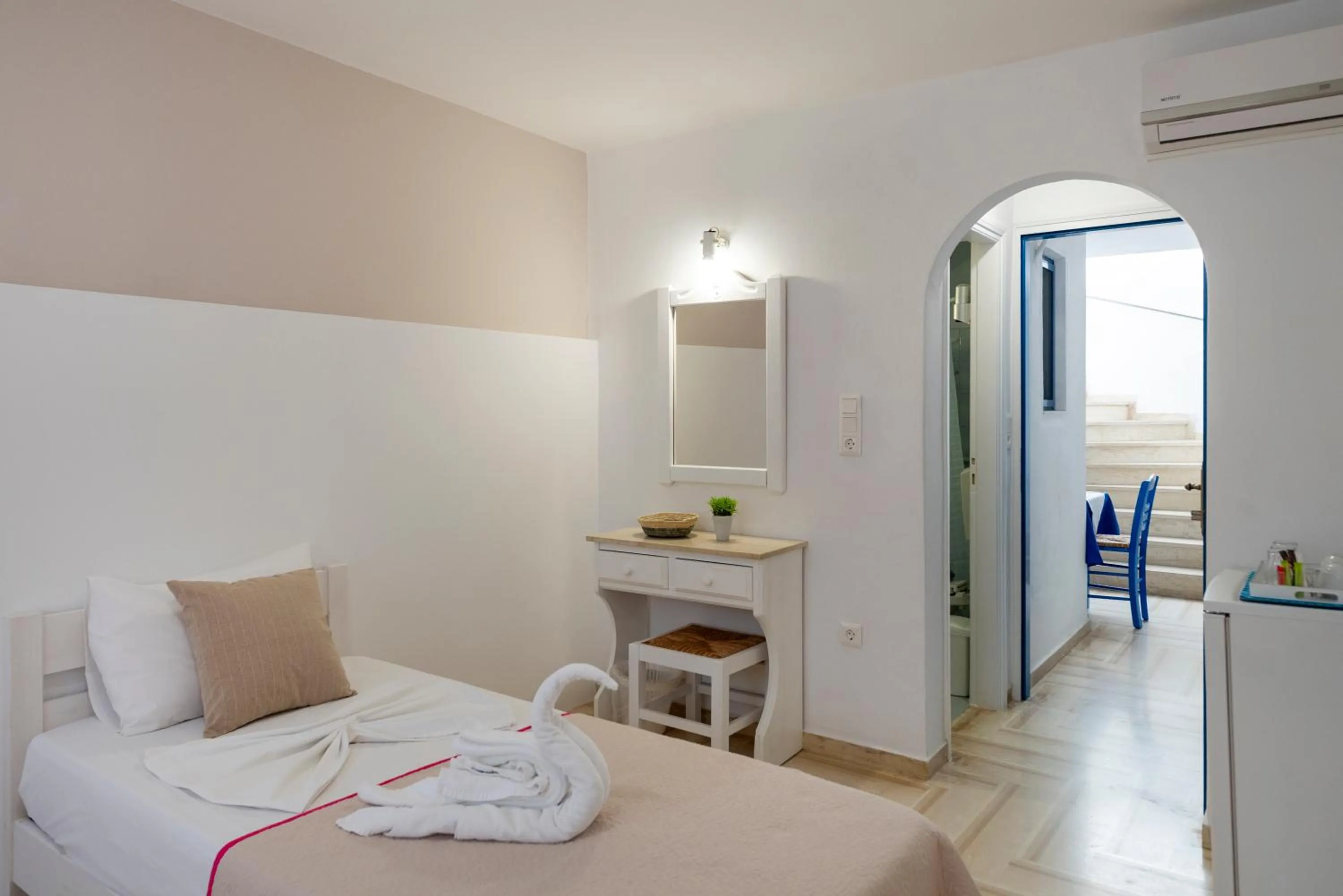 Bedroom, Bed in Ayeri Hotel