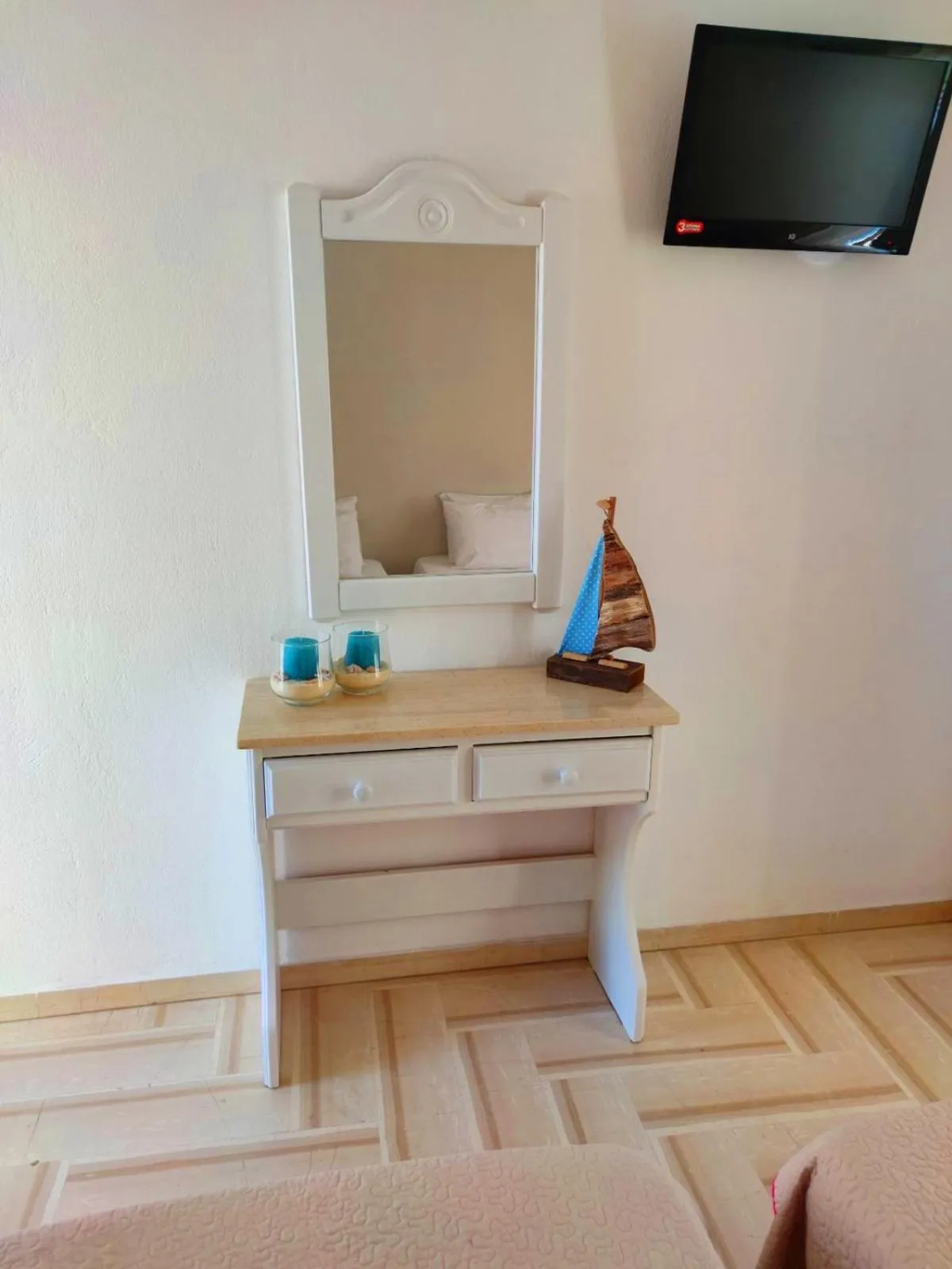 Photo of the whole room in Ayeri Hotel