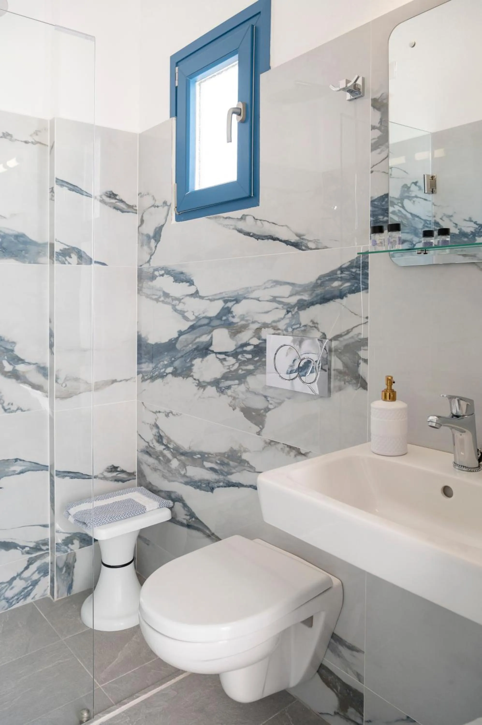 Property building in Ayeri Hotel