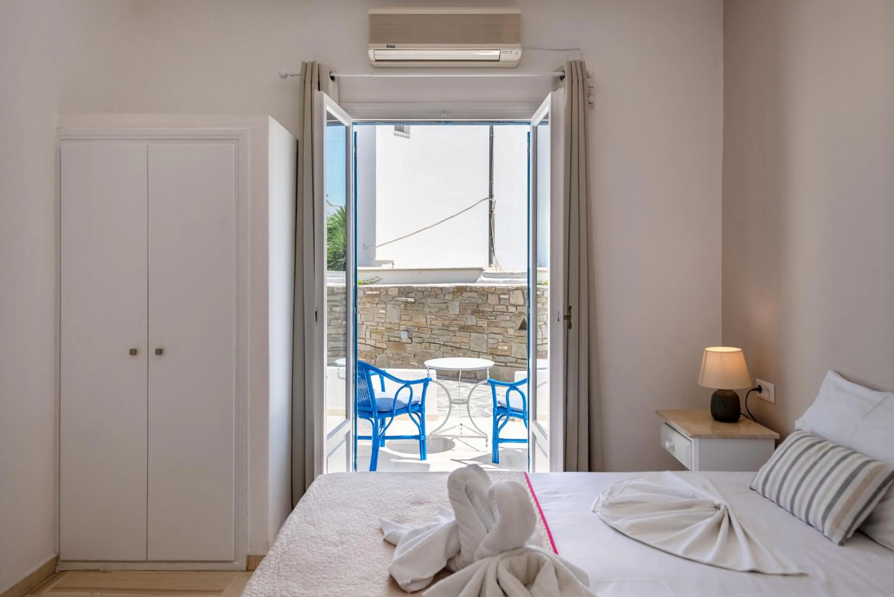 Balcony/Terrace, Bed in Ayeri Hotel