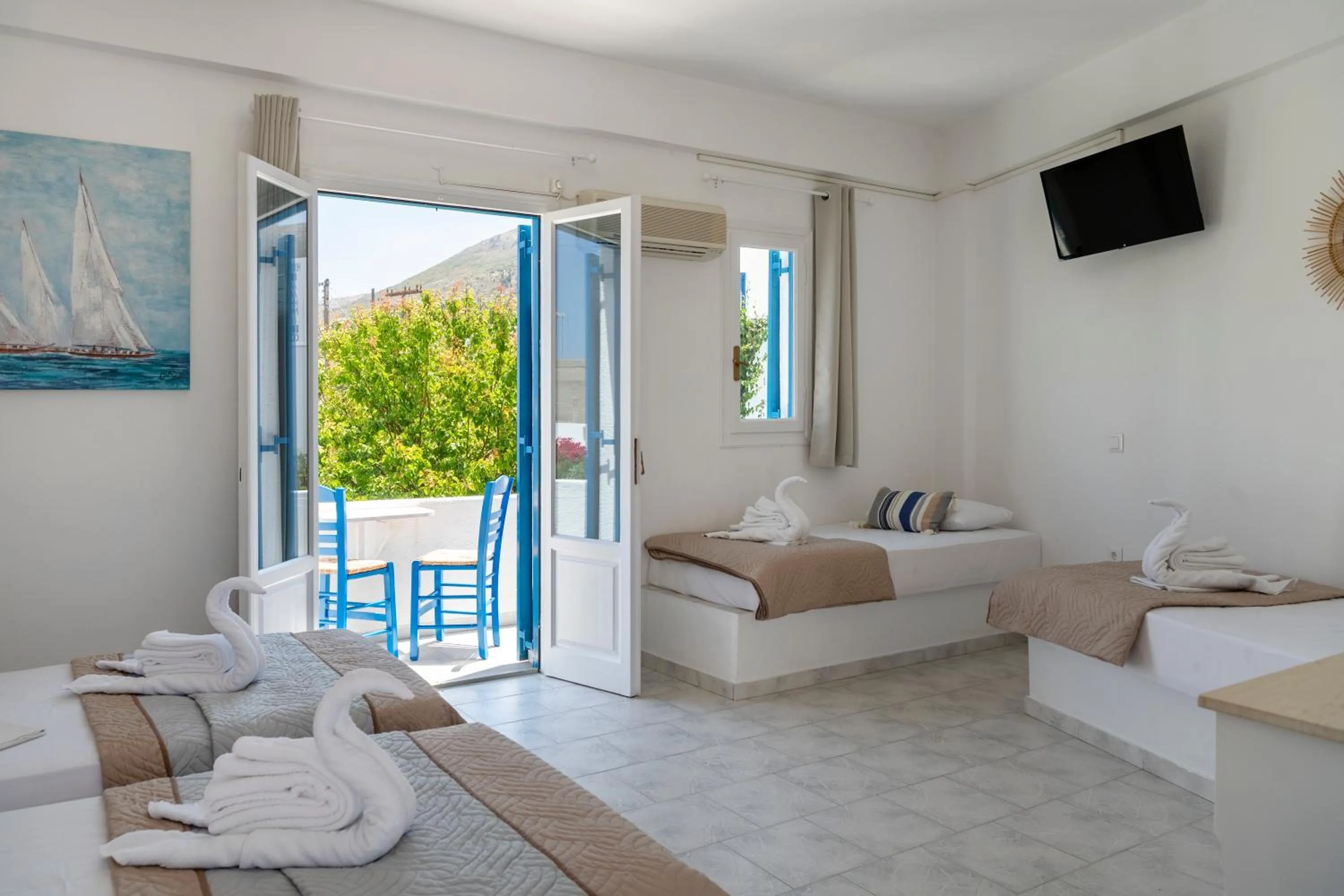 Bedroom, Bed in Ayeri Hotel