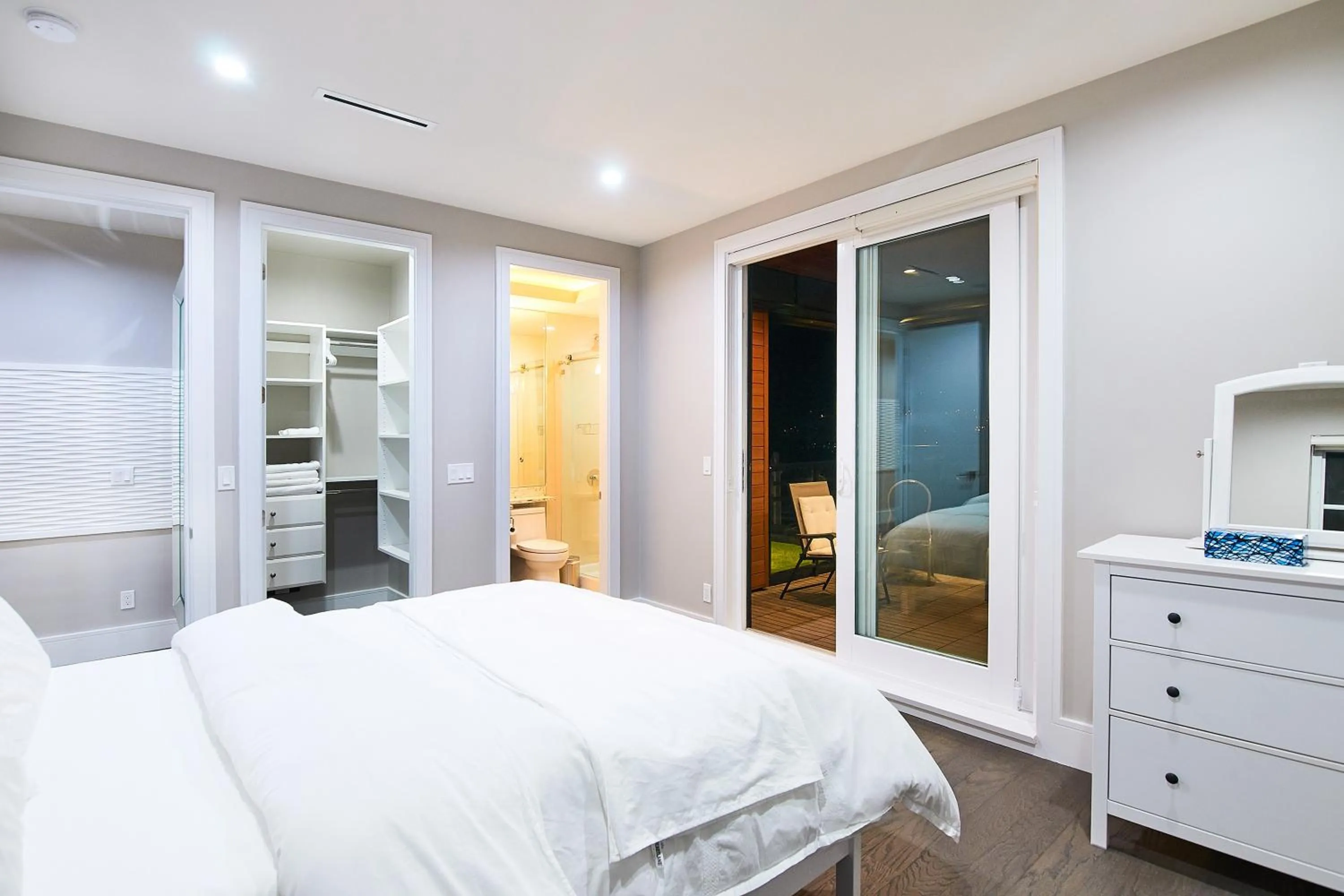 Bedroom, Bed in The Chateau