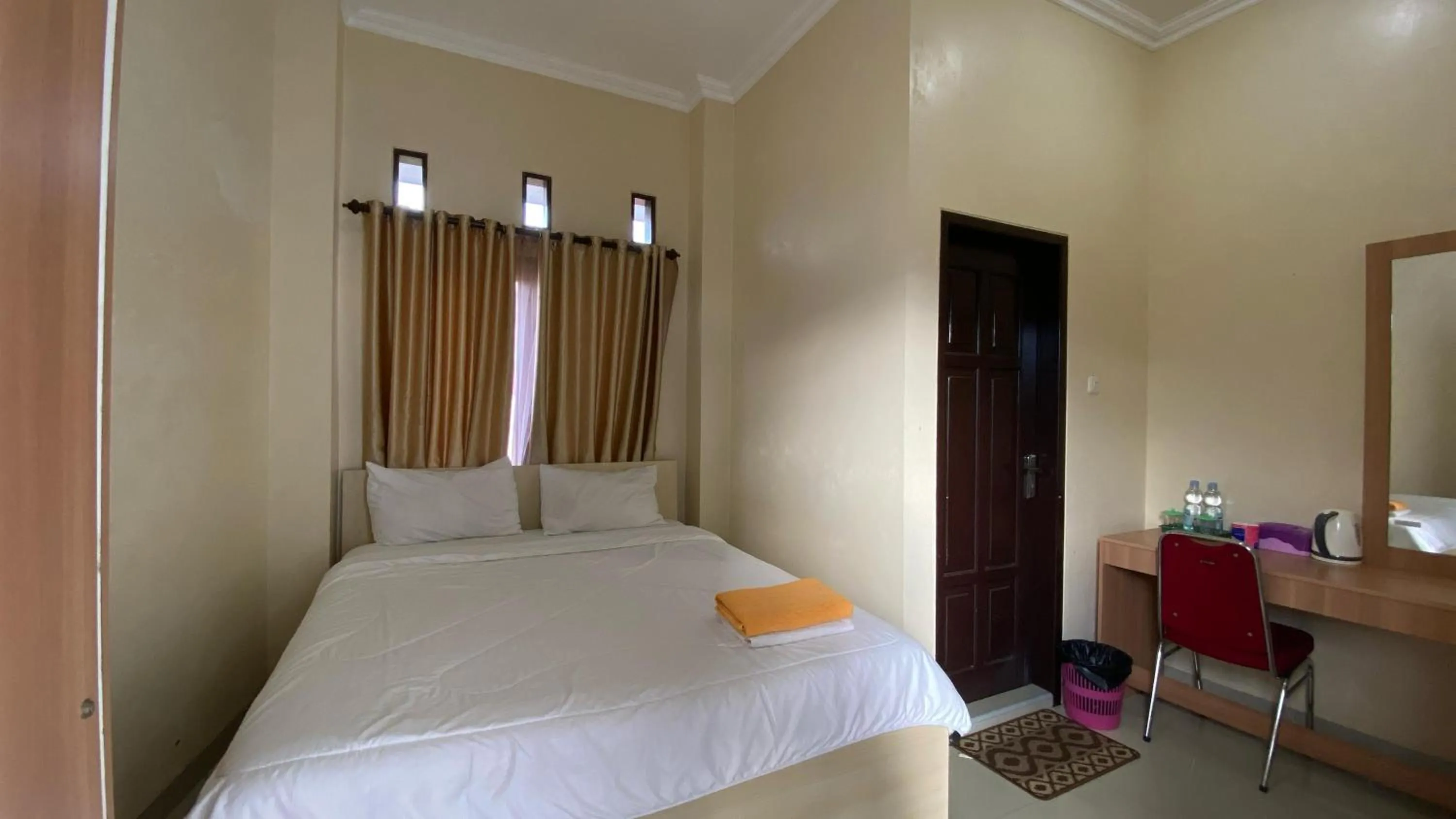Bedroom, Bed in Toraja Lodge Guest House
