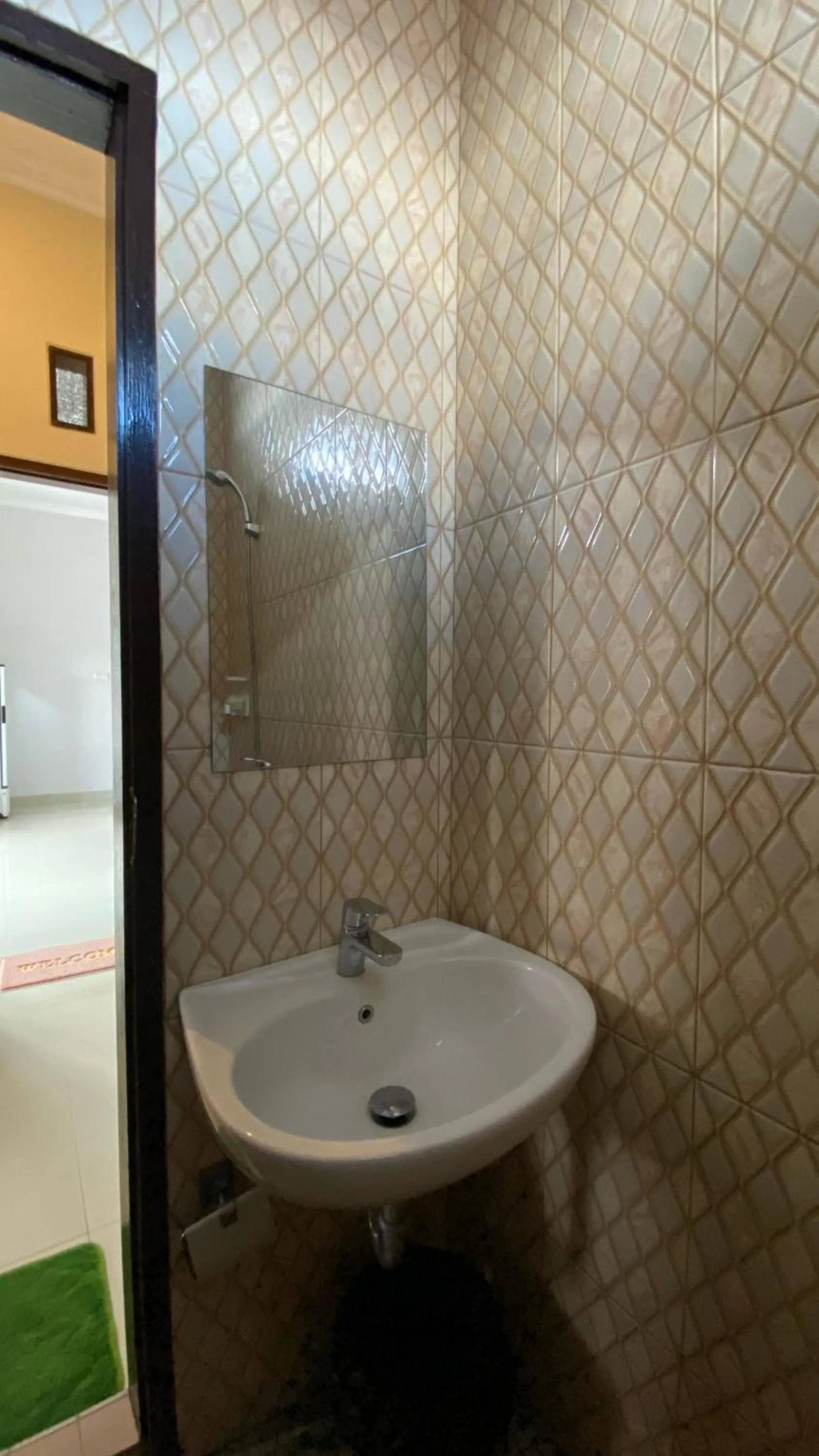 Toilet in Toraja Lodge Guest House