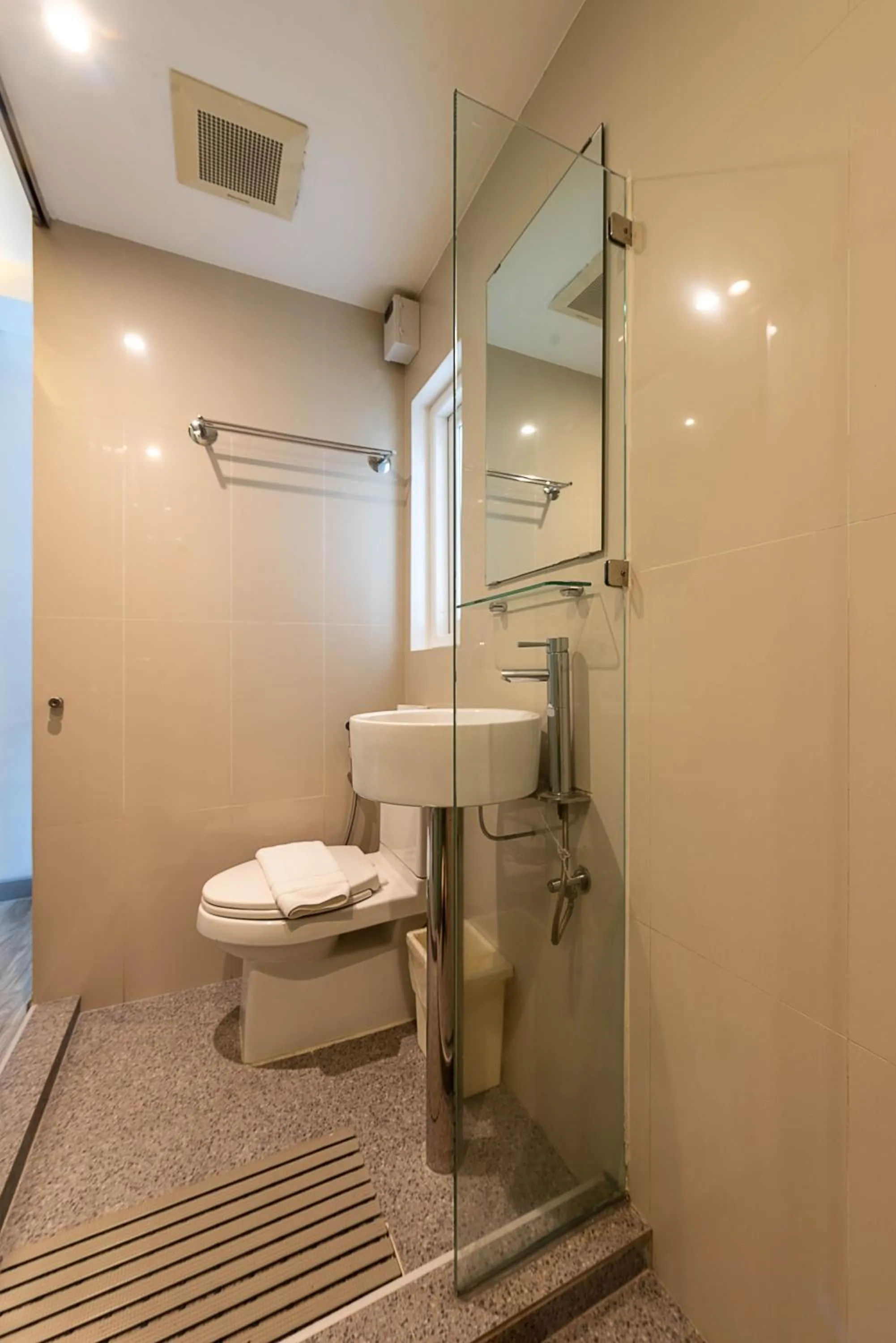 Toilet in The Period Pratunam