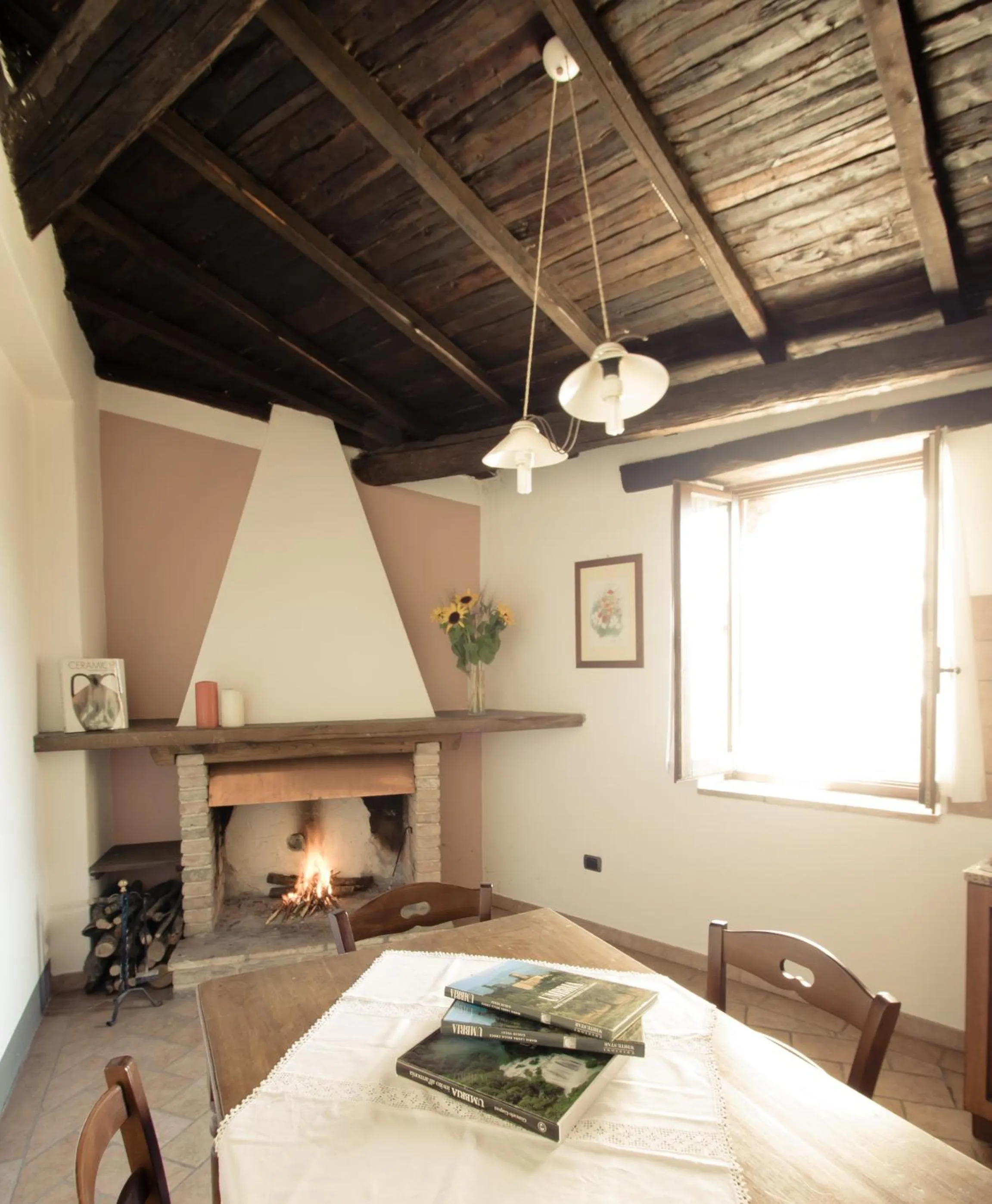 Living room, Bed in Borgo San Valentino