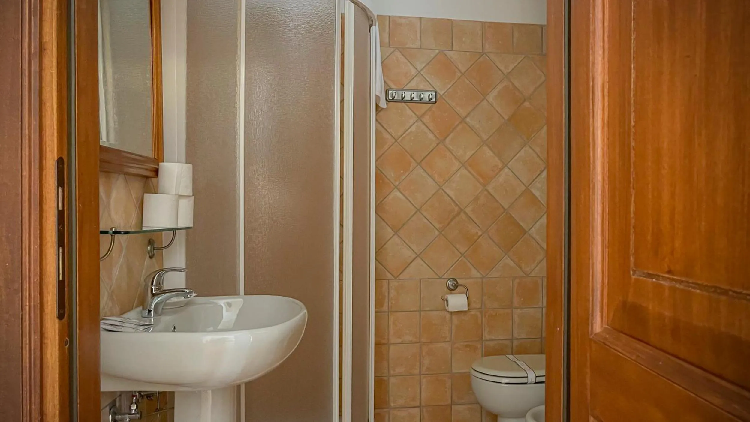 Shower in Borgo San Valentino