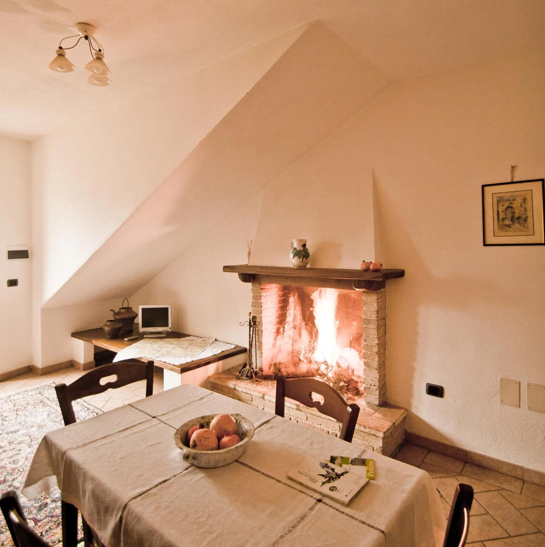 Communal lounge/ TV room, Bed in Borgo San Valentino