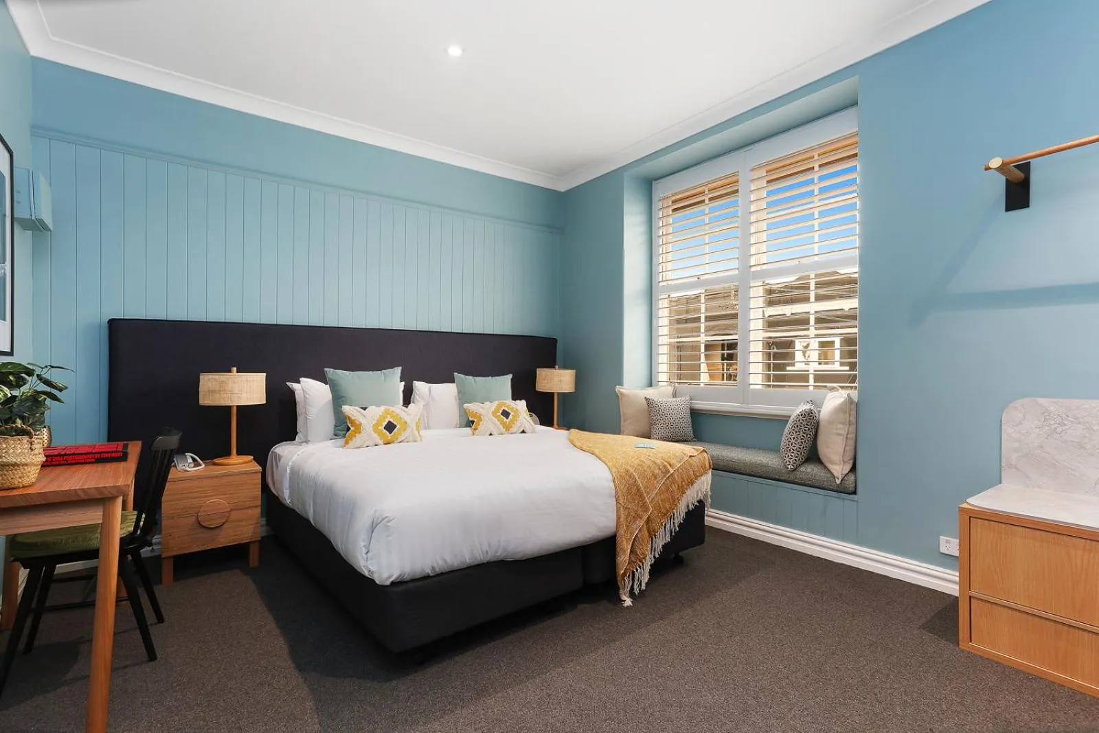 Bedroom, Bed in Coogee Bay Hotel