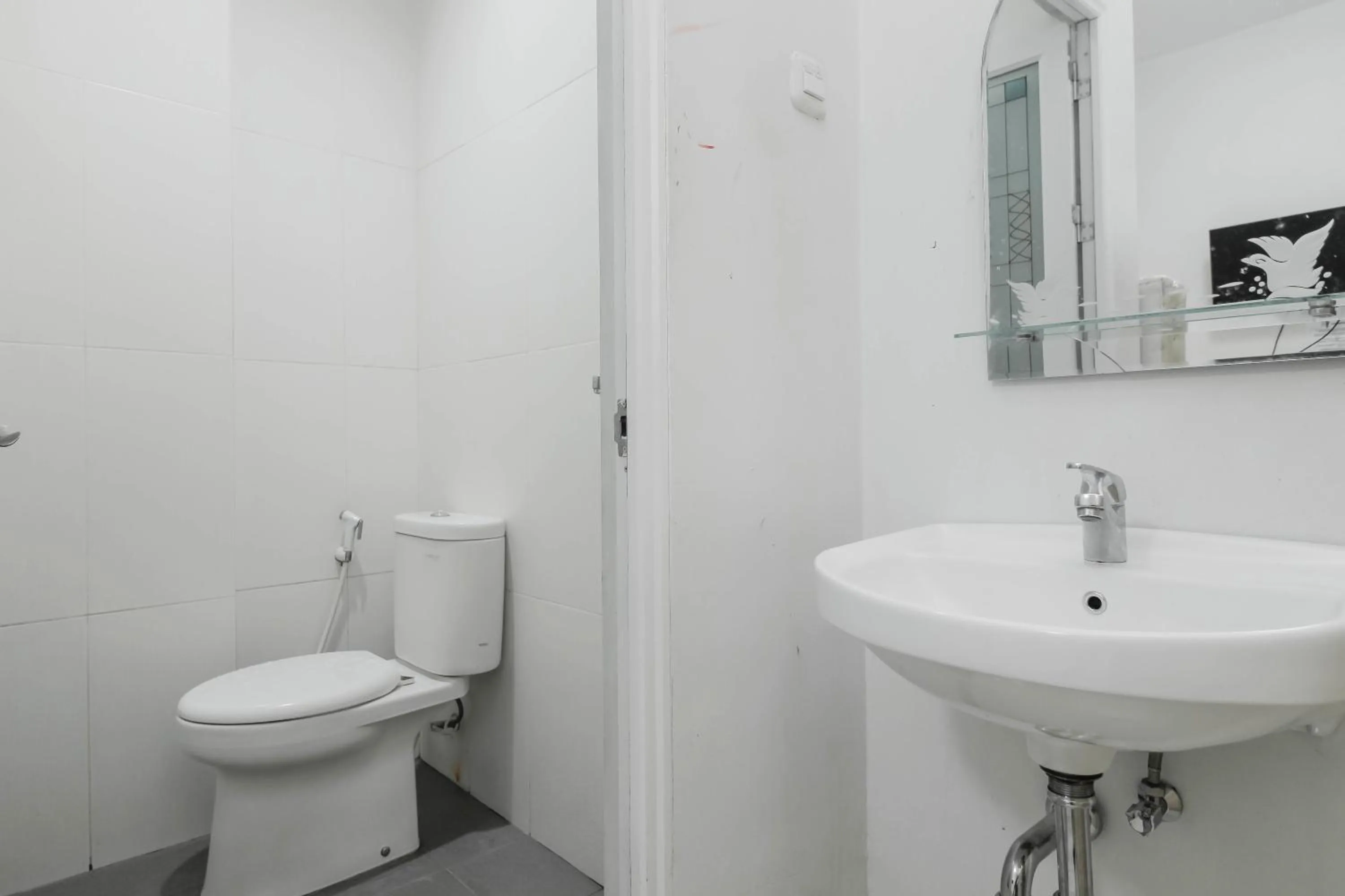 Bathroom in RedDoorz near Siloam Hospital Palembang