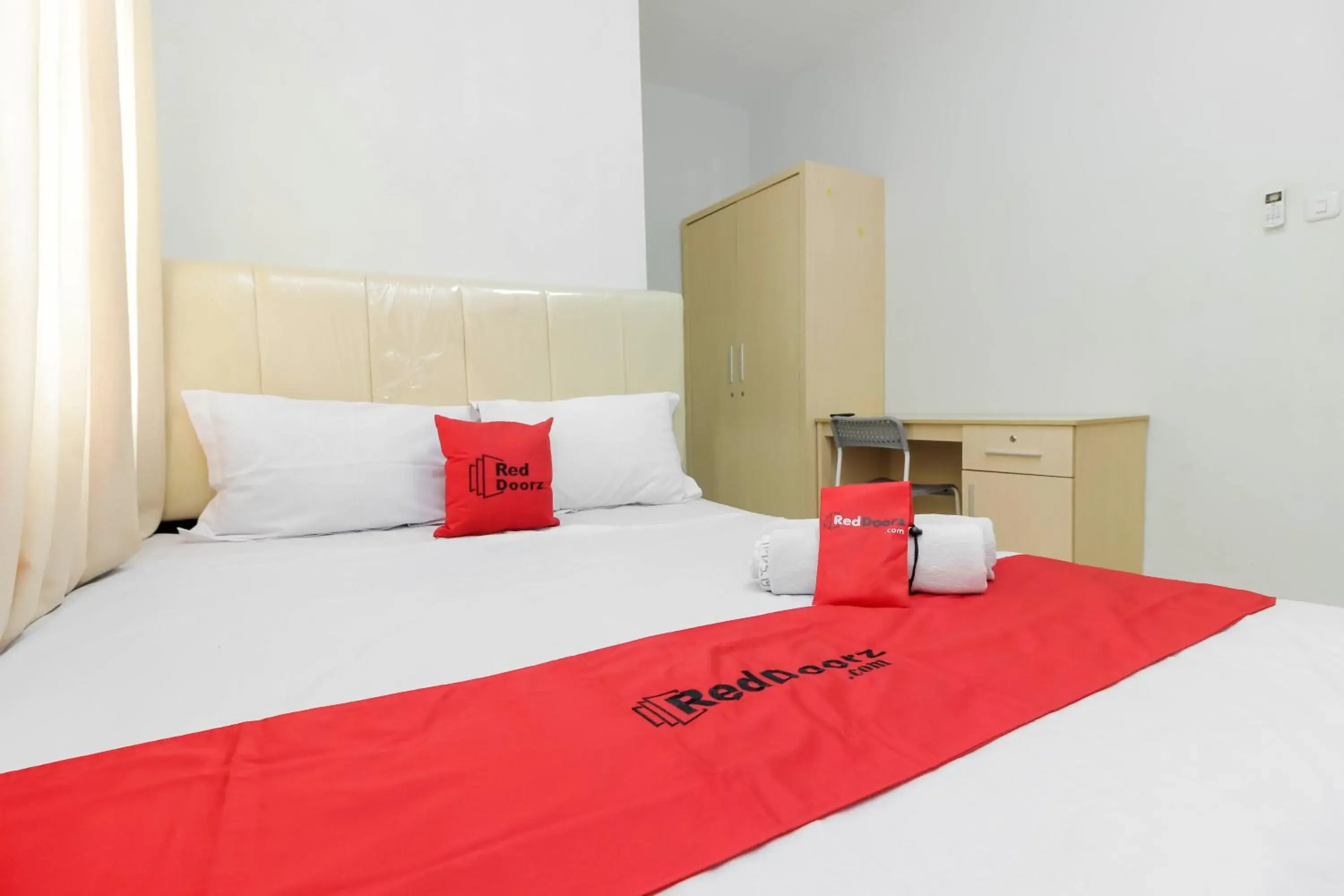 Double Room in RedDoorz near Siloam Hospital Palembang Double Room in RedDoorz near Siloam Hospital Palembang