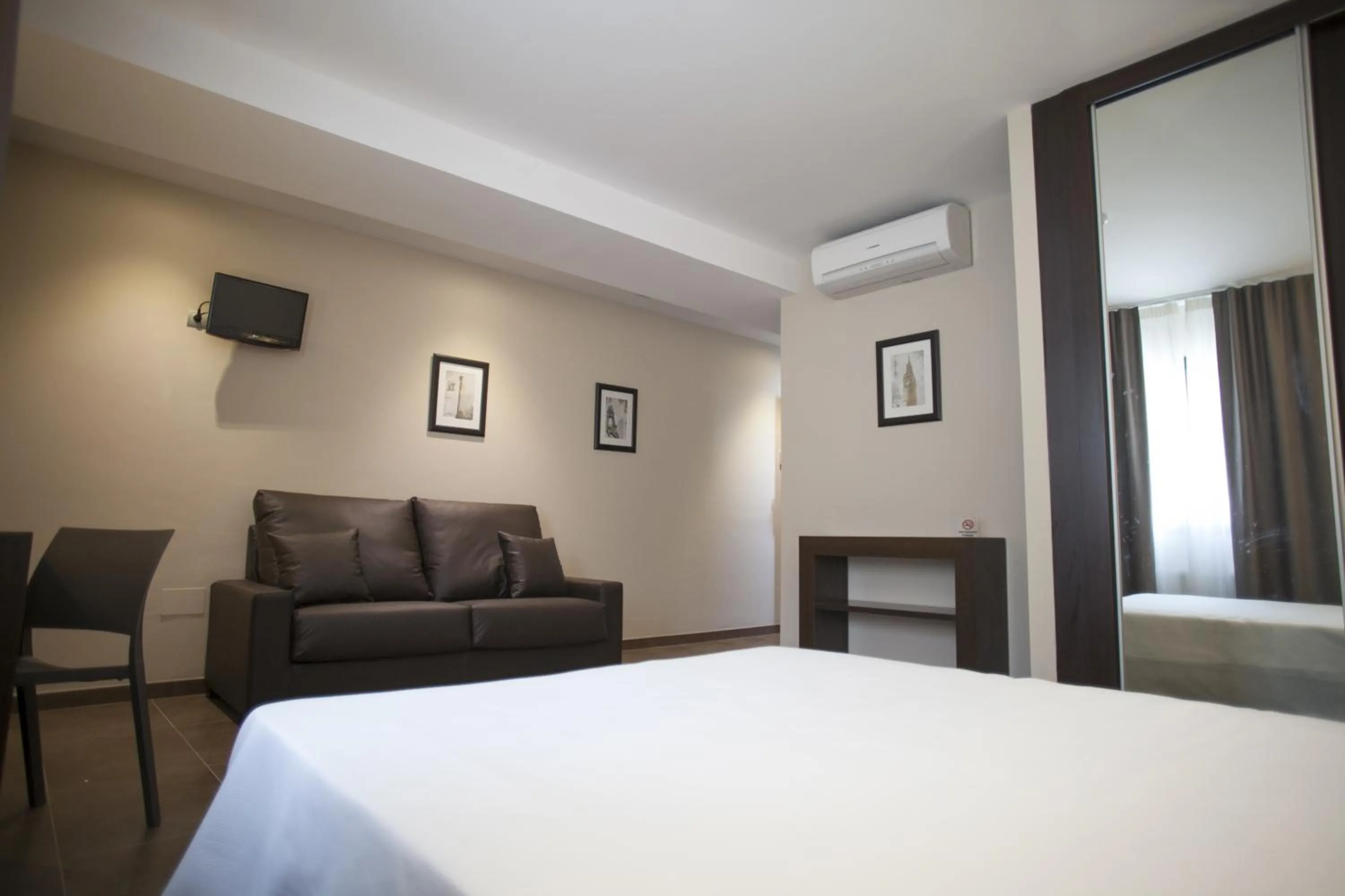 Photo of the whole room, Bed in Hotel Restaurante El Corte