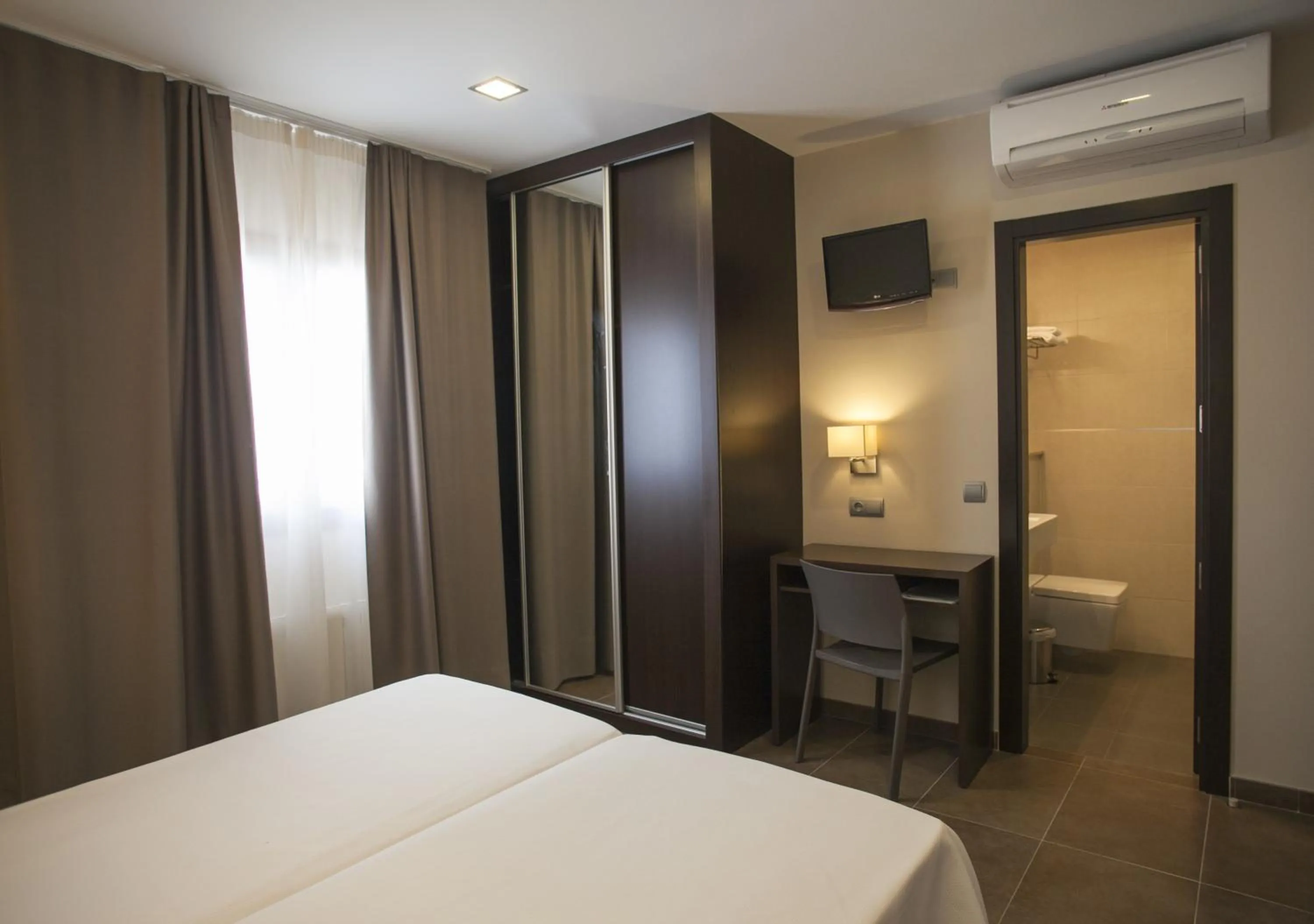 Photo of the whole room, Bed in Hotel Restaurante El Corte