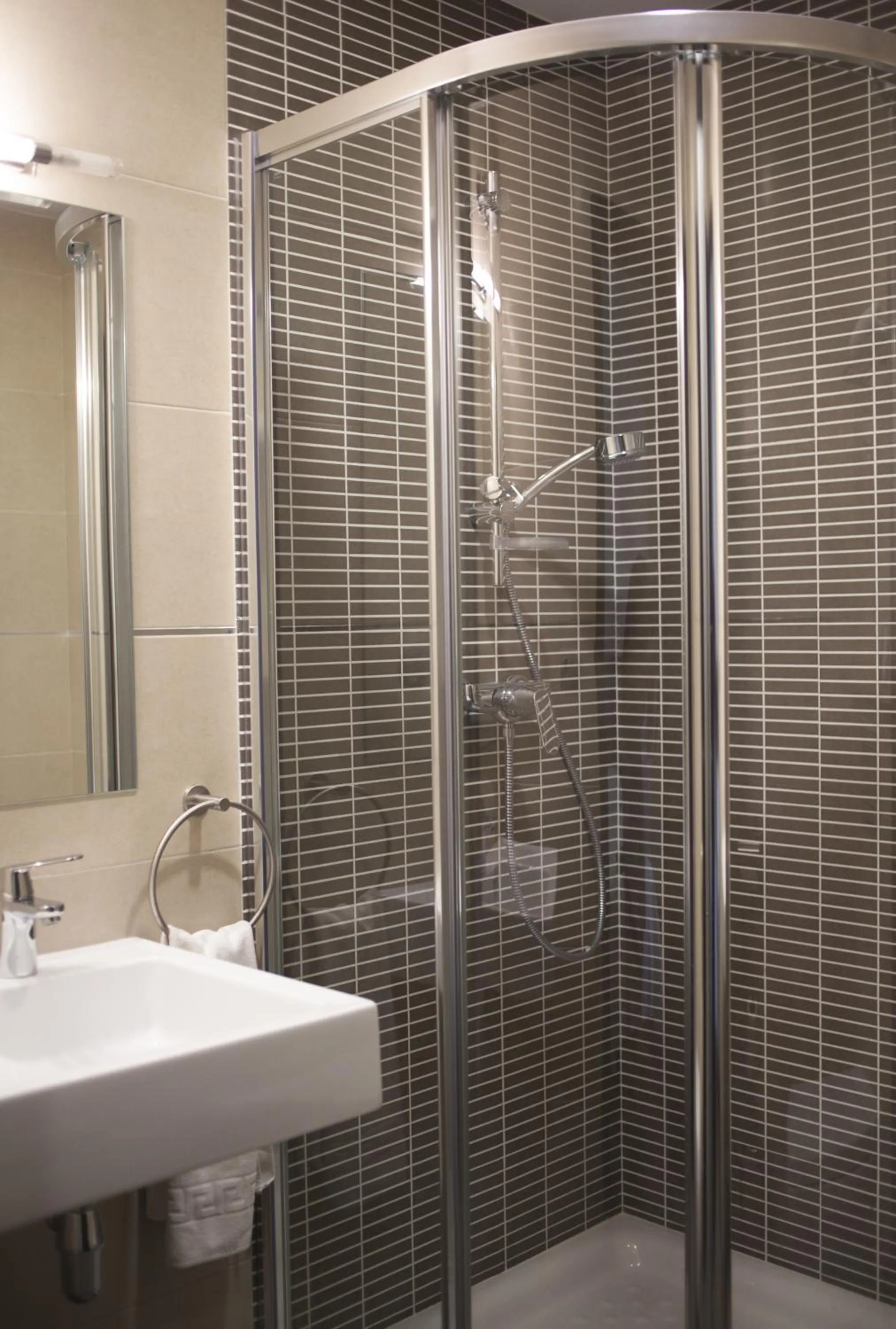 Shower in Hotel Restaurante El Corte