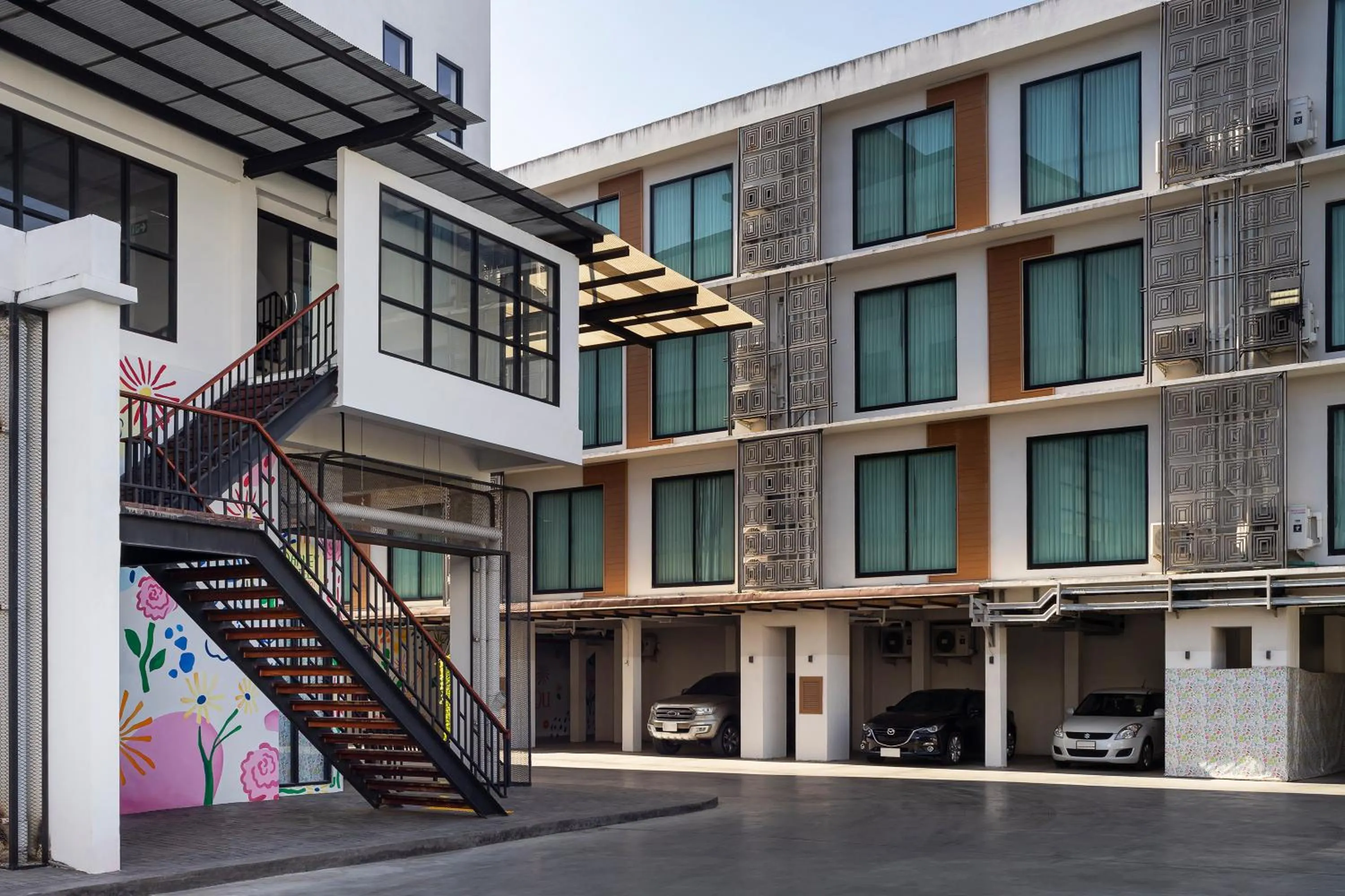 Parking in Darley Hotel Chiangmai