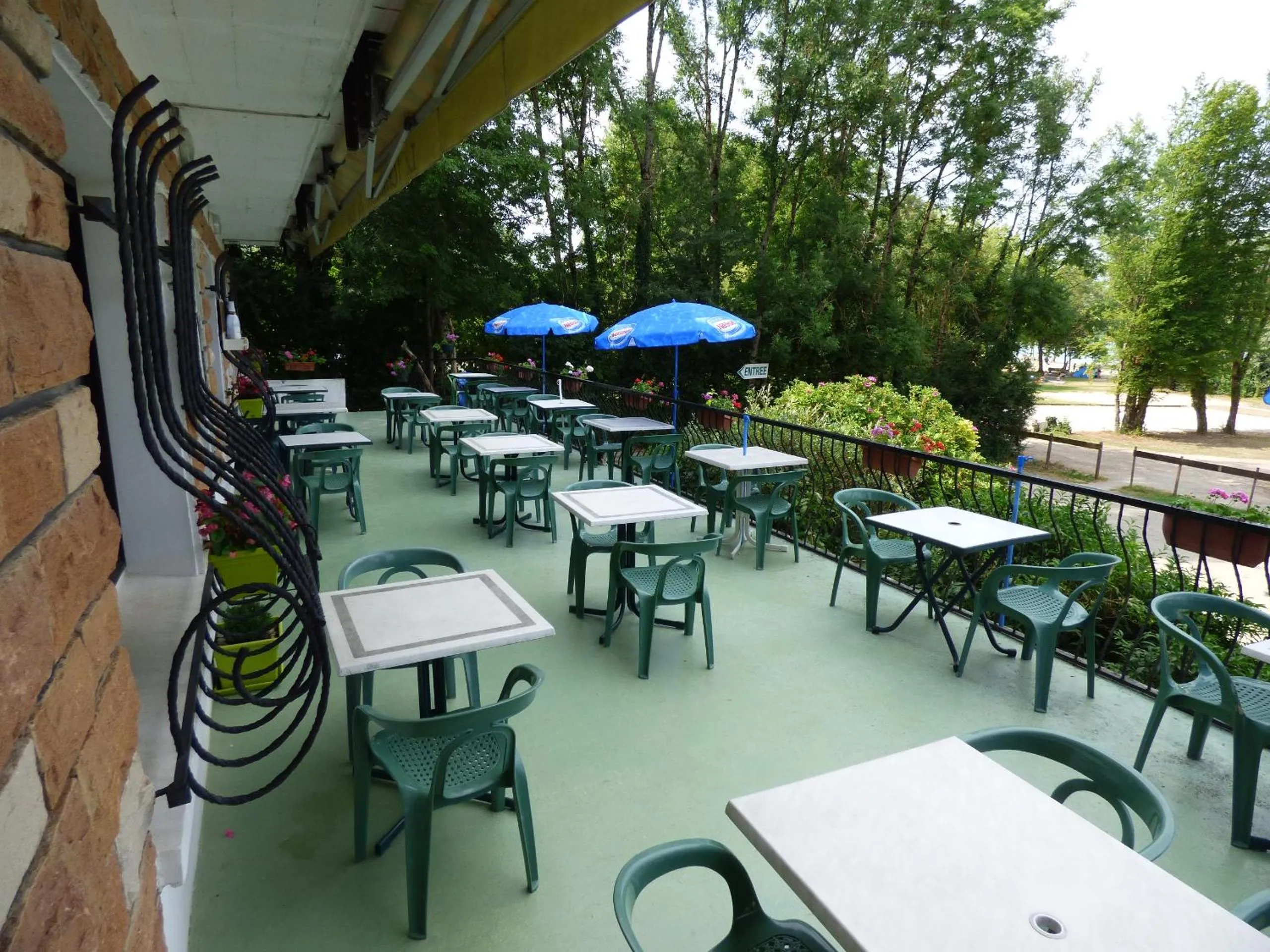 Balcony/Terrace in Hotel Restaurant La Chaumiere du Lac