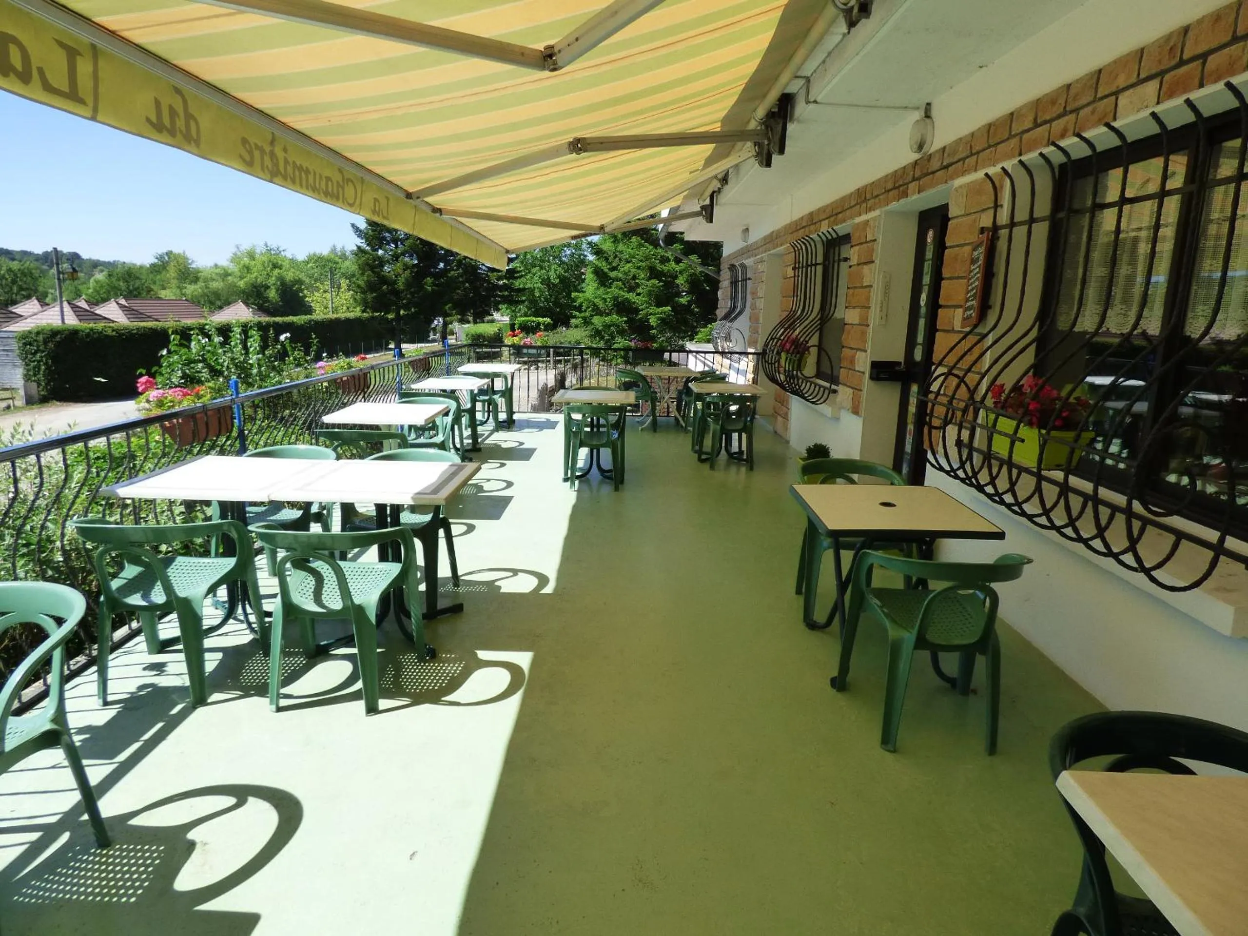 Balcony/Terrace in Hotel Restaurant La Chaumiere du Lac