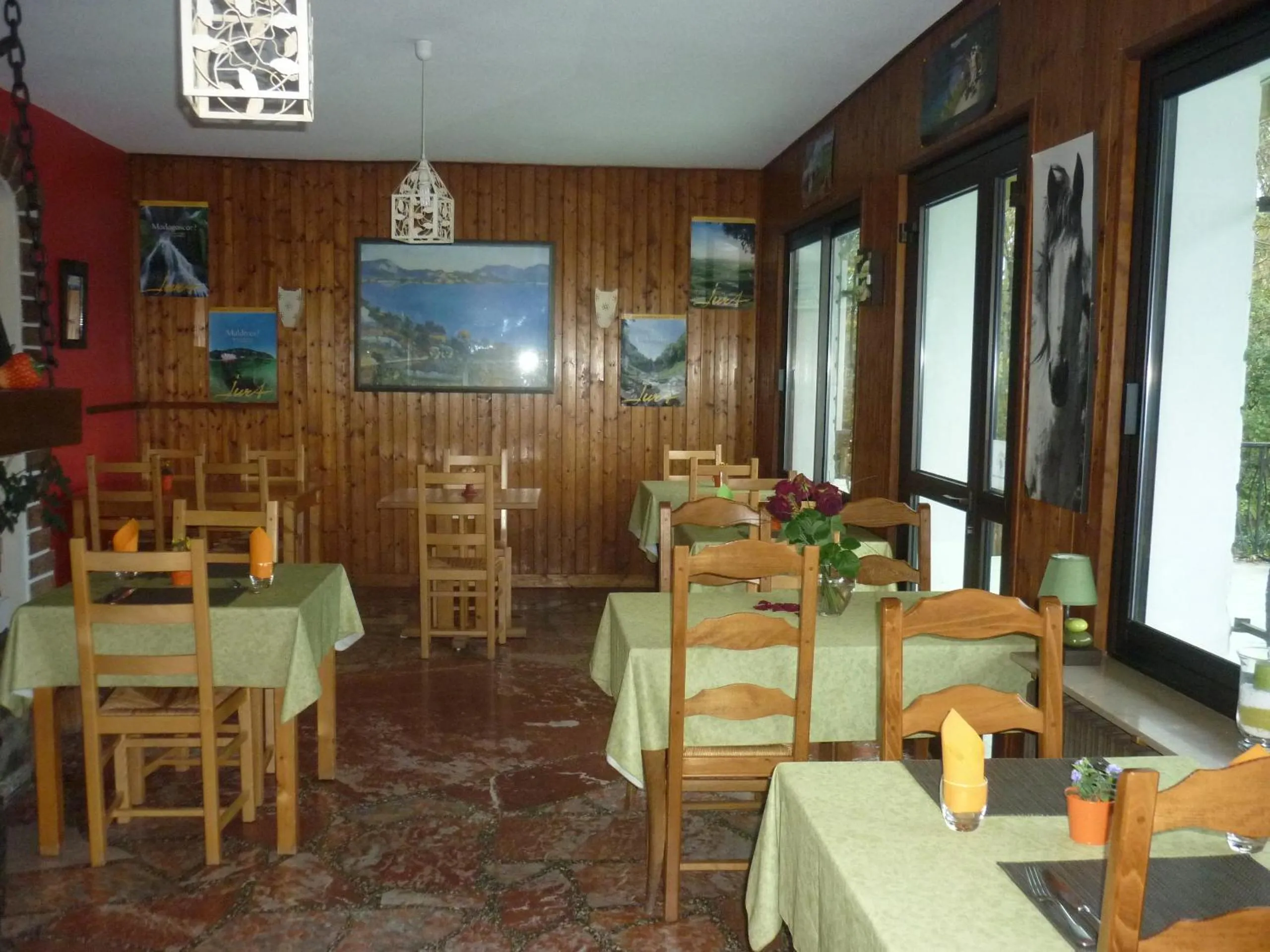 Restaurant/places to eat in Hotel Restaurant La Chaumiere du Lac