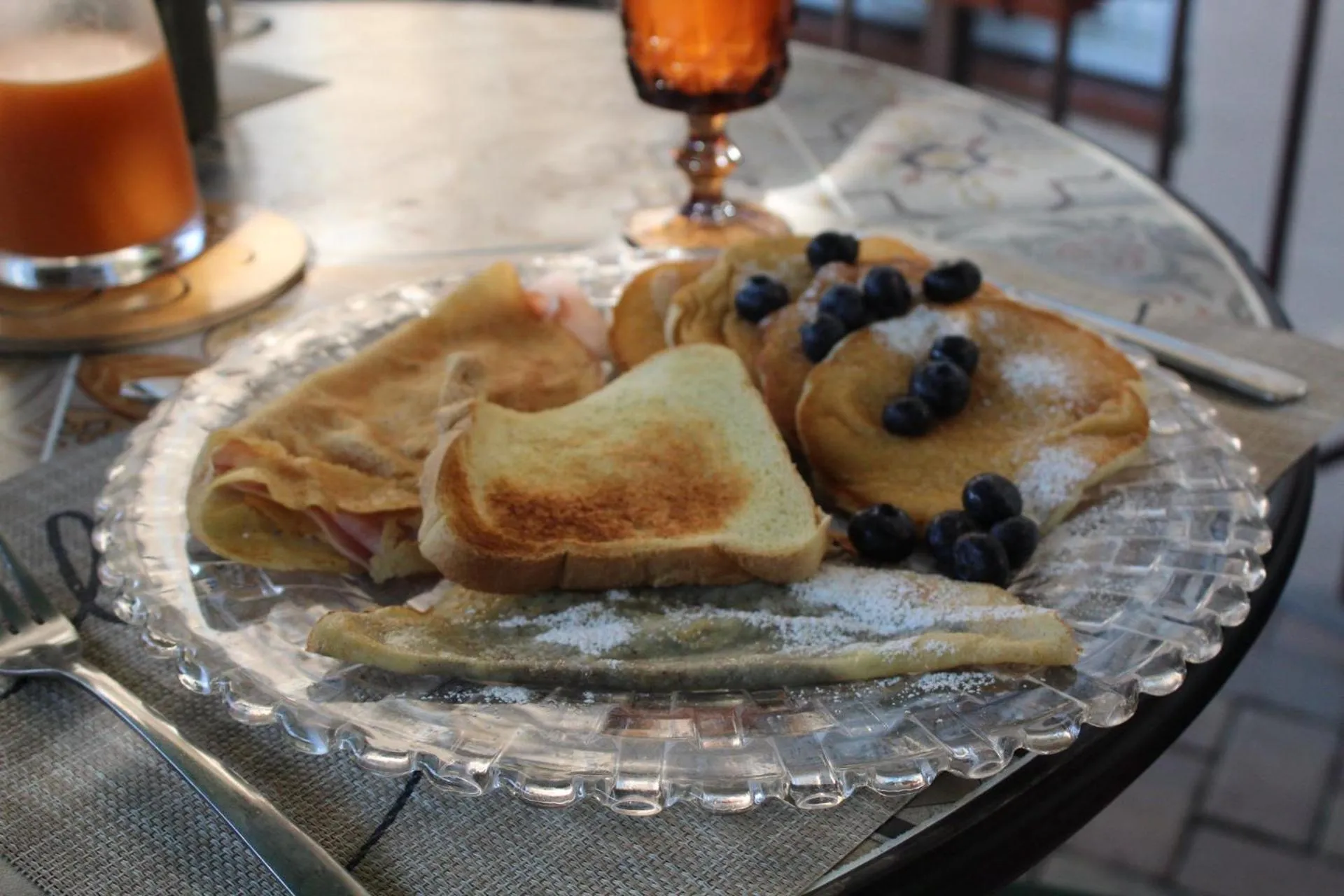 Food and drinks in Baby Hotel