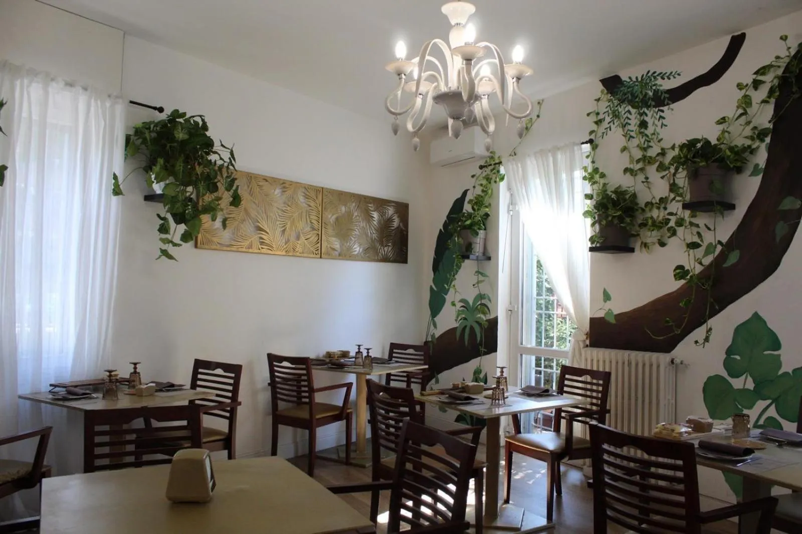 Breakfast in Baby Hotel