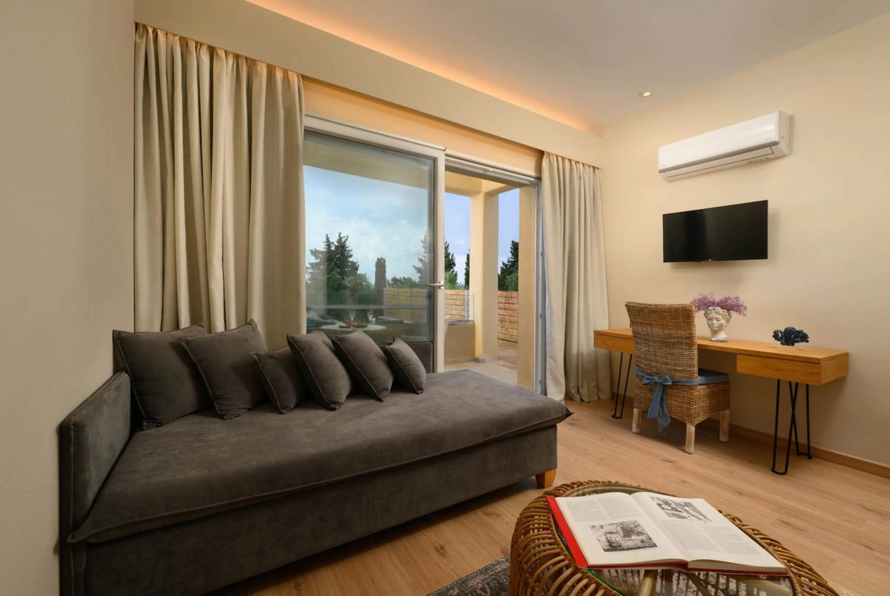 Seating area in Art Hotel Debono