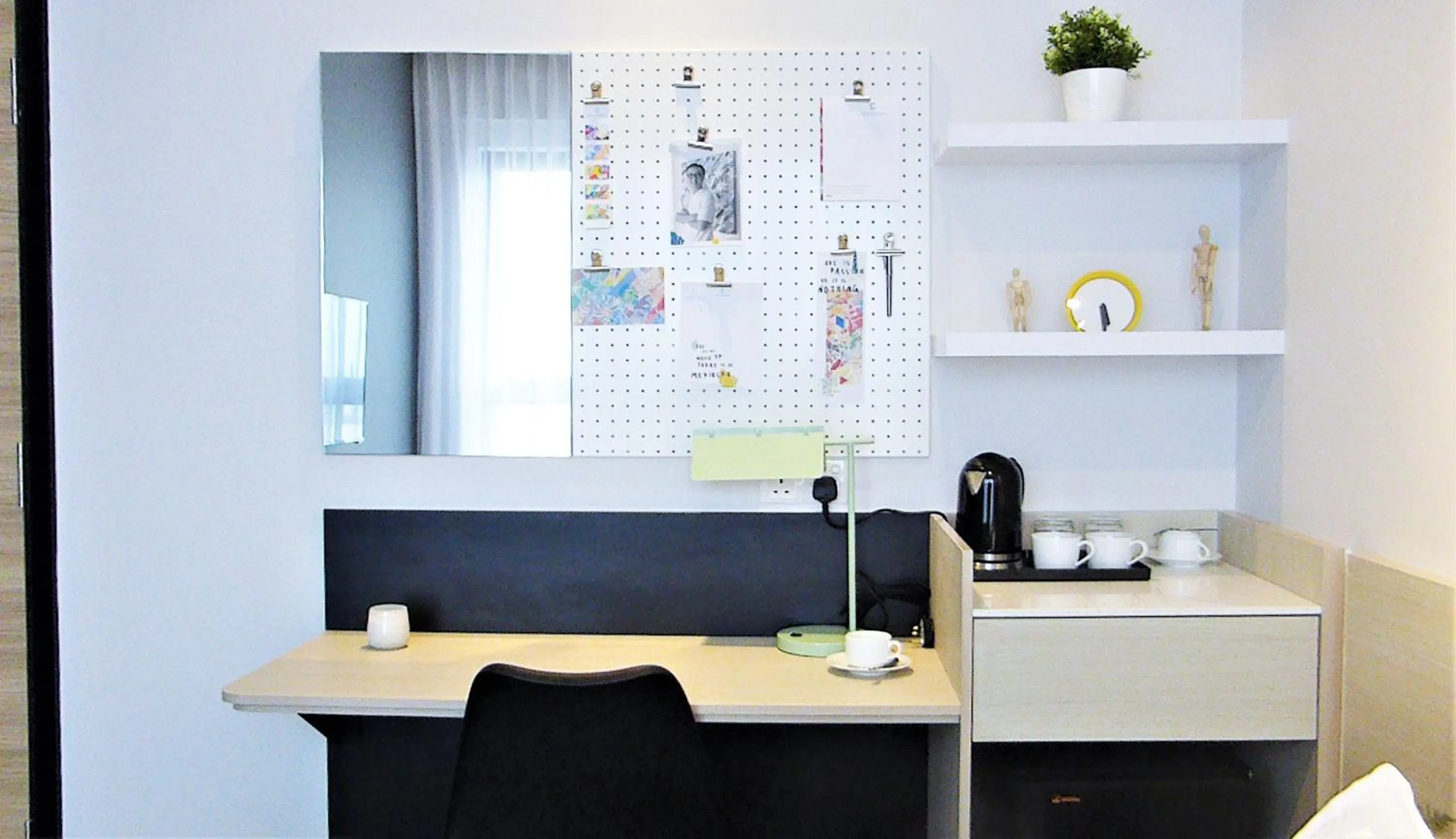 Coffee/tea facilities in The Canvas Hotel