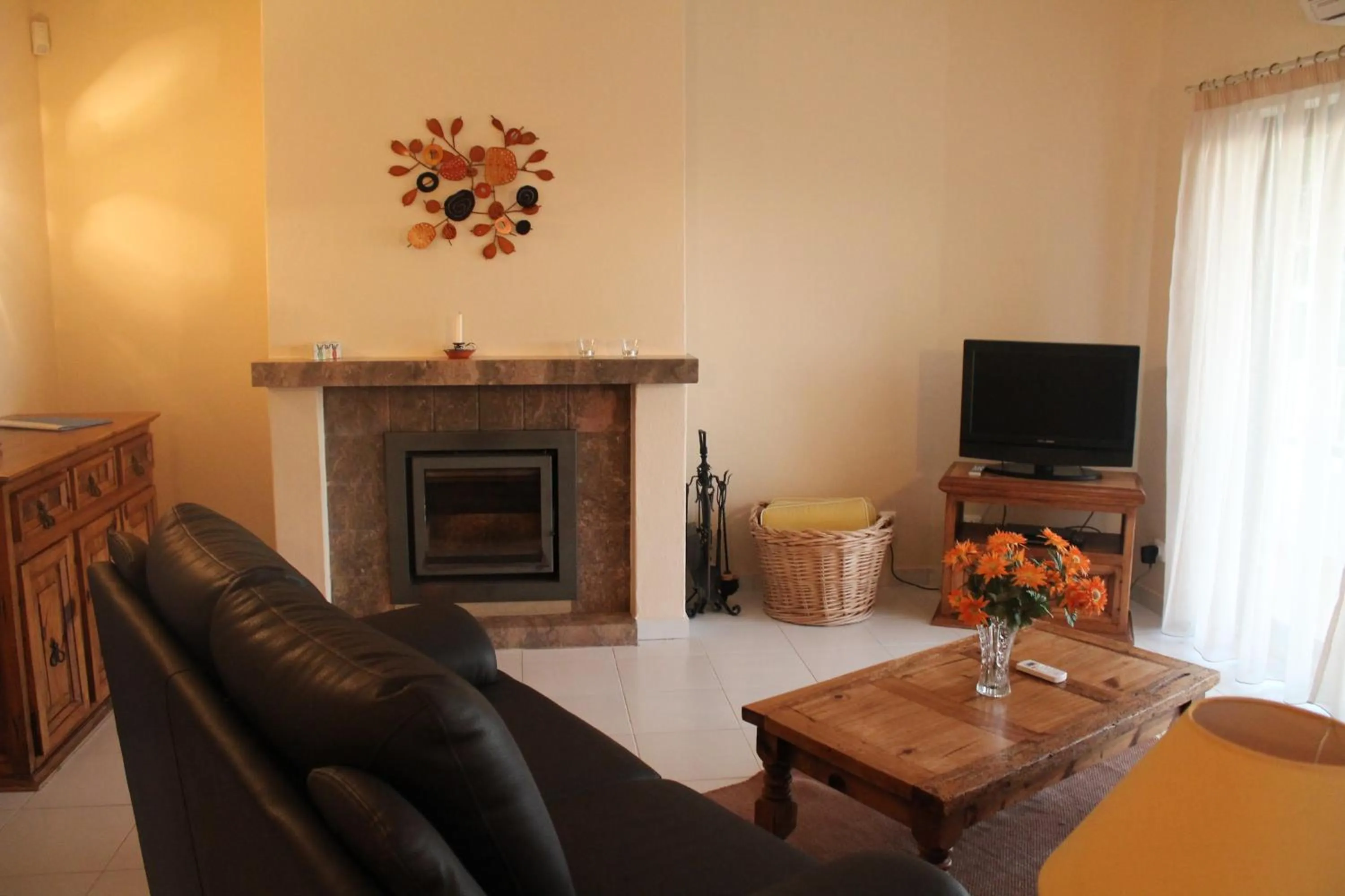 Communal lounge/ TV room in Monte Dourado