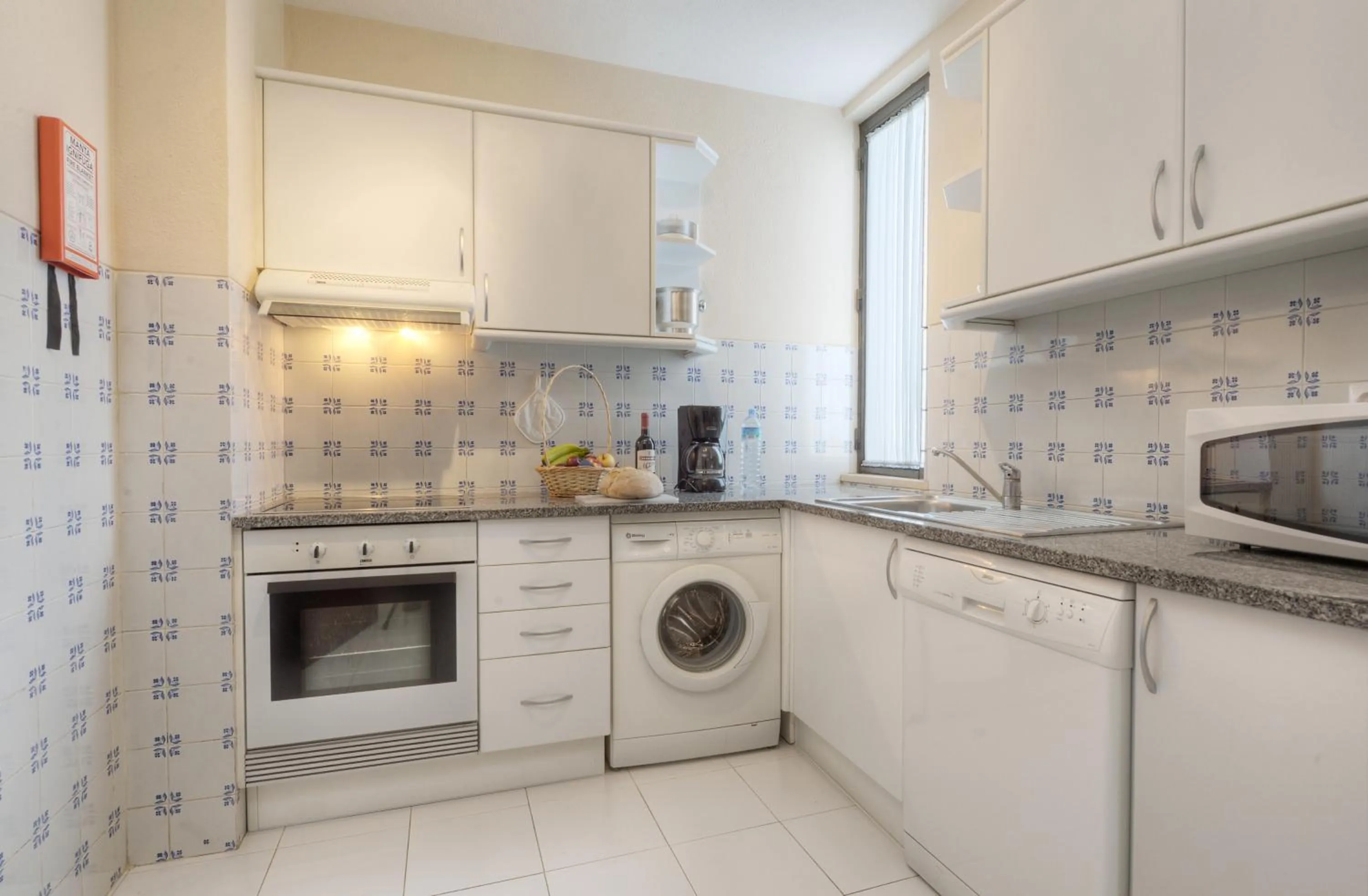 Kitchen or kitchenette in Monte Dourado