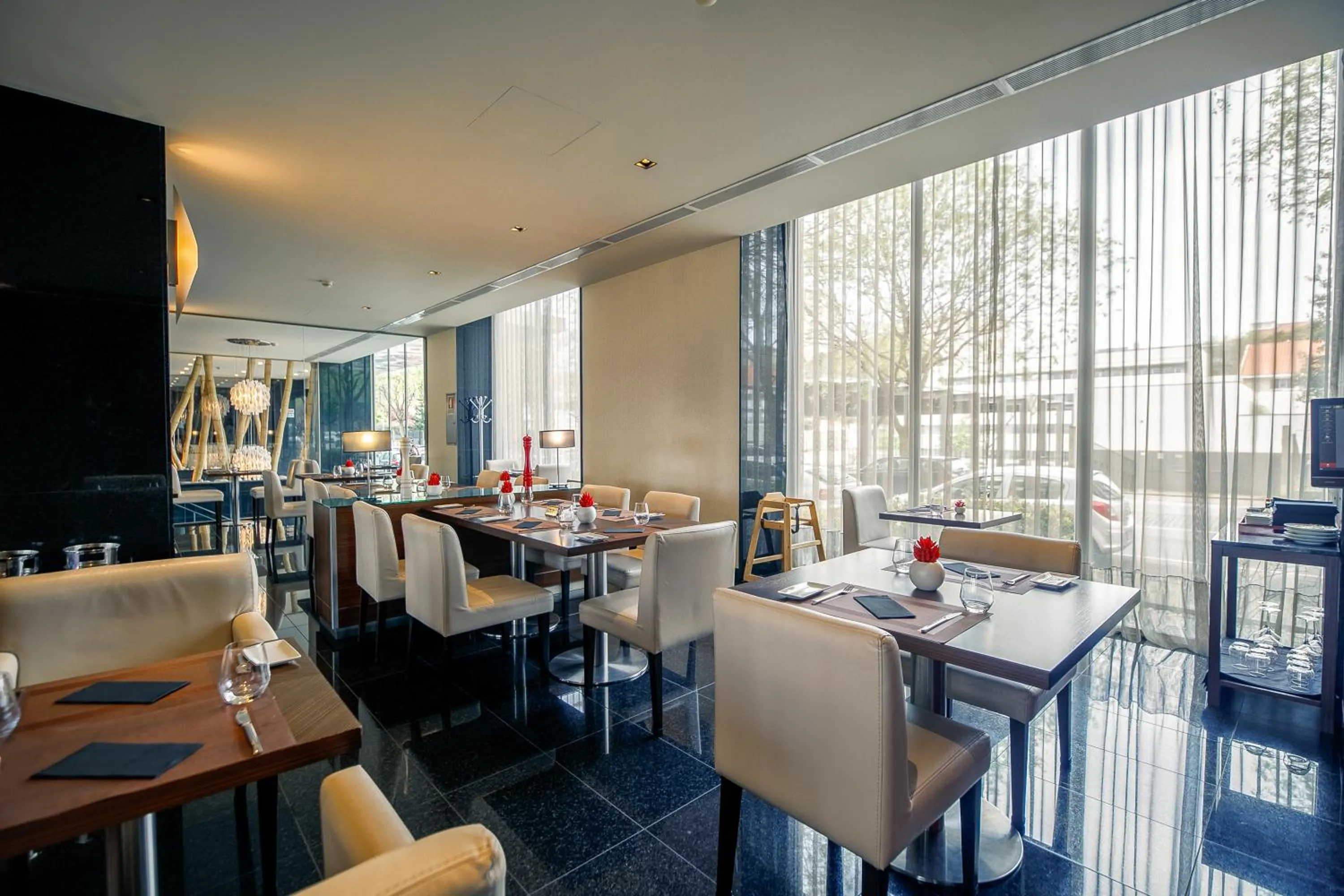 Restaurant/places to eat in BessaHotel Boavista