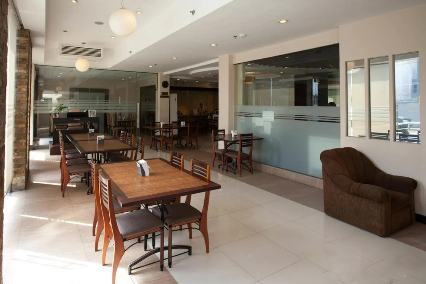 Restaurant/places to eat in O Hotel
