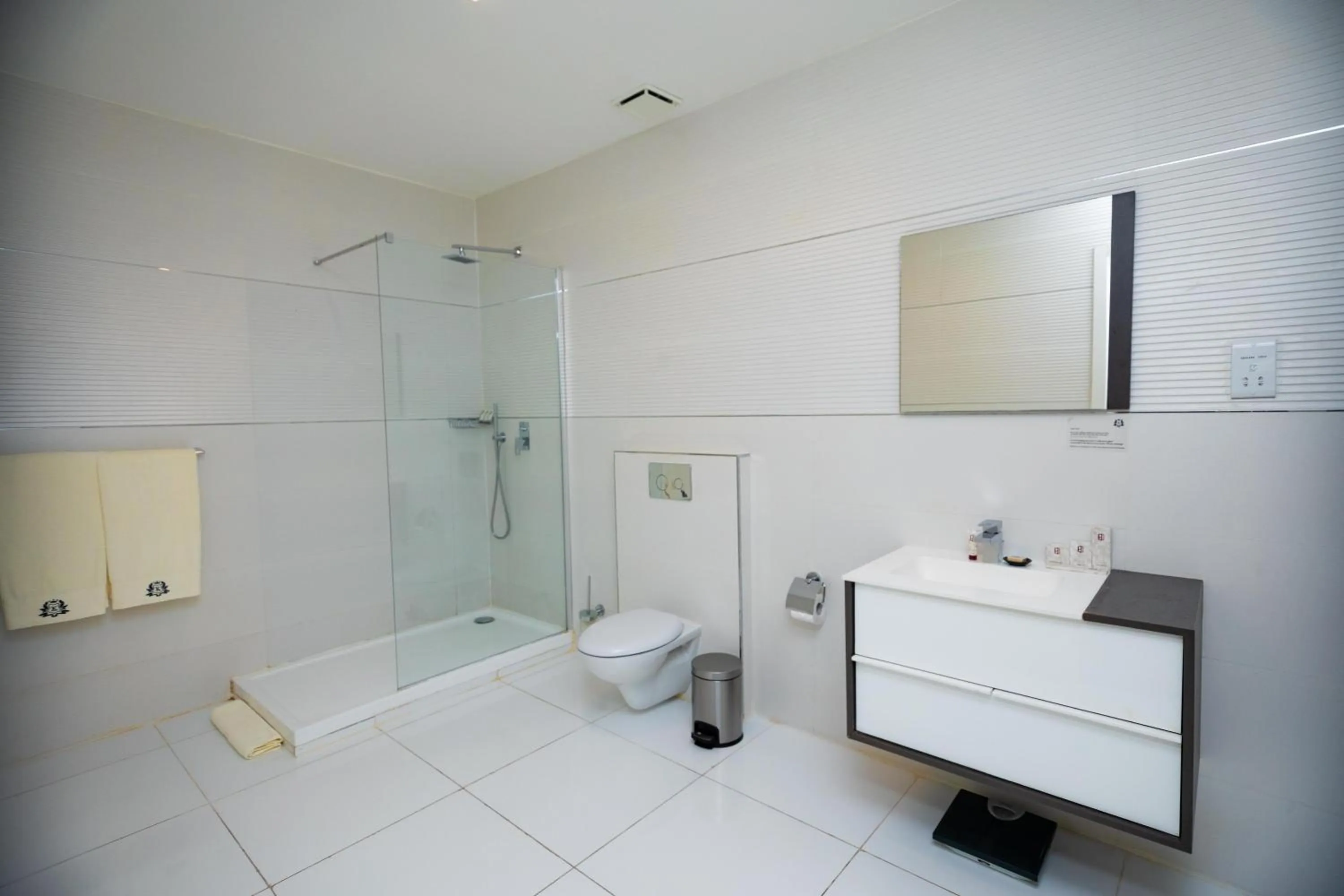 Toilet in Kwarleyz Residence, Accra