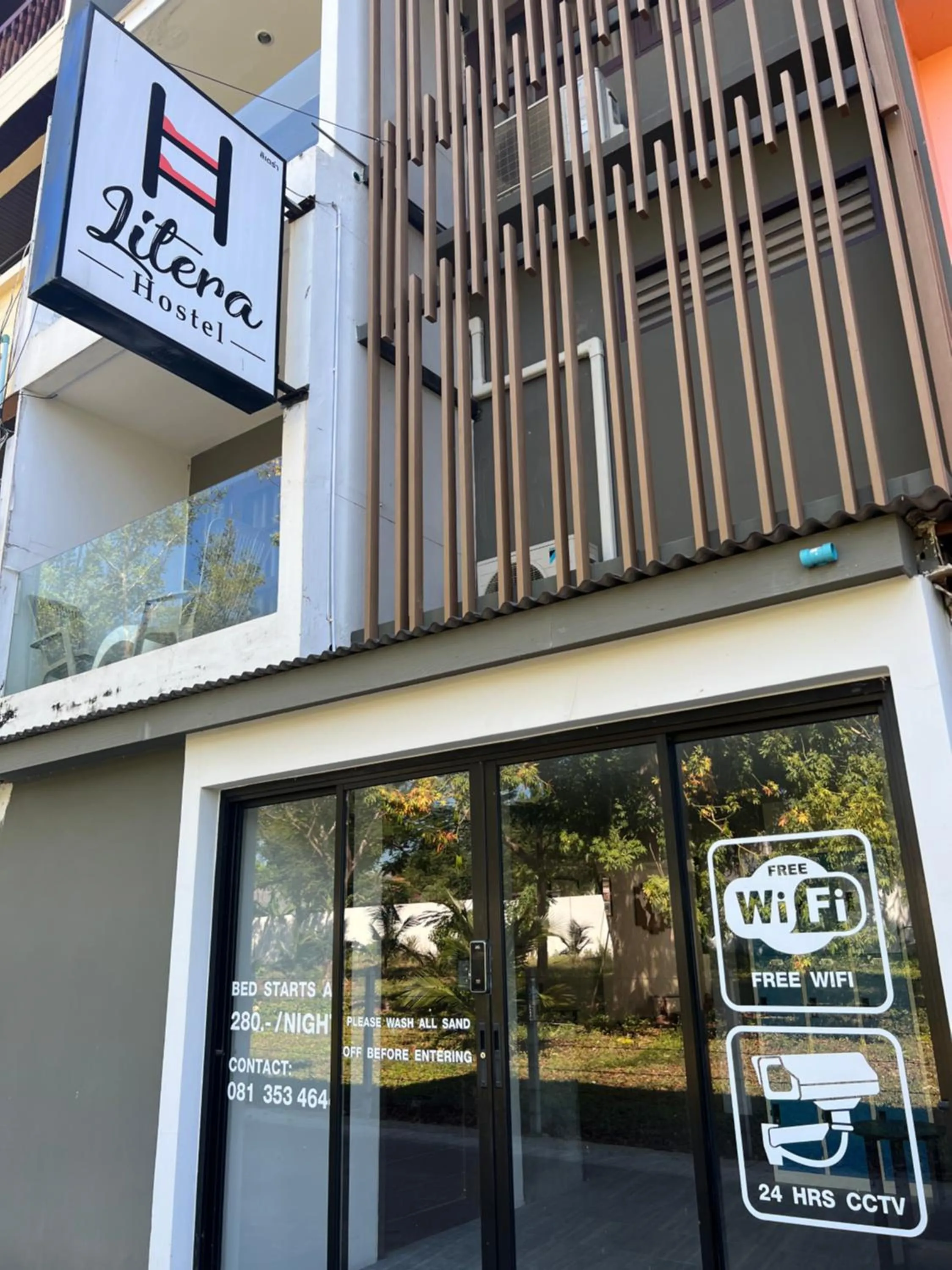 Facade/entrance in Litera Hostel