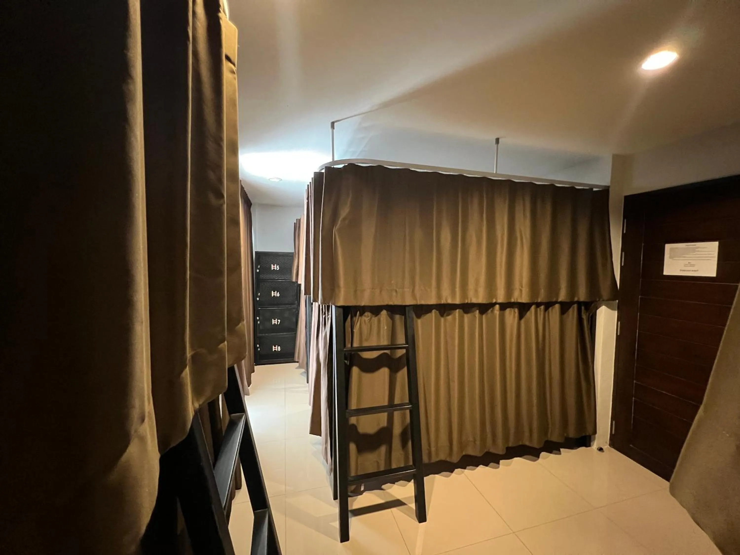 bunk bed, Bed in Litera Hostel