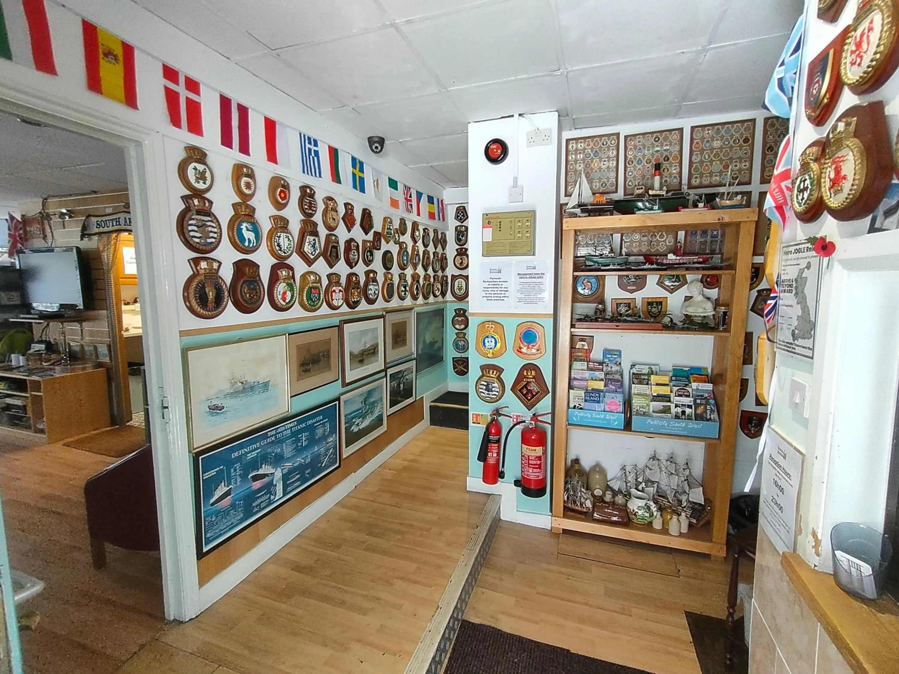 Lobby or reception, Supermarket/Shops in Plymouth Backpackers