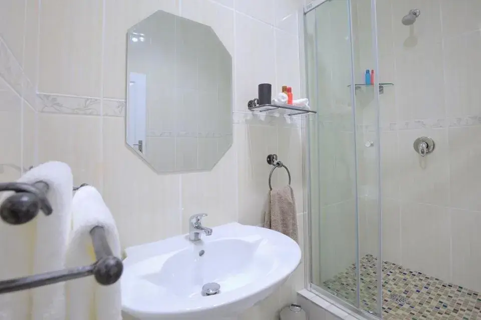 Double or Twin Room with Bathroom in JoJo's BnB Double or Twin Room with Bathroom in JoJo's BnB