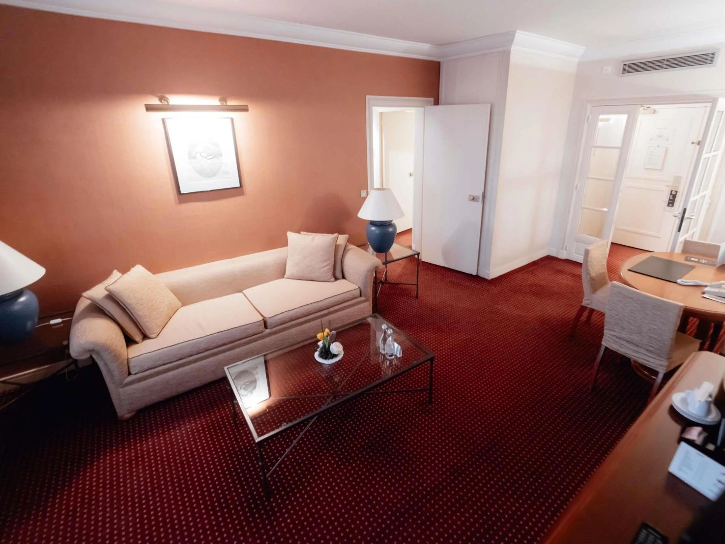 Bedroom in Pullman Bucharest World Trade Center