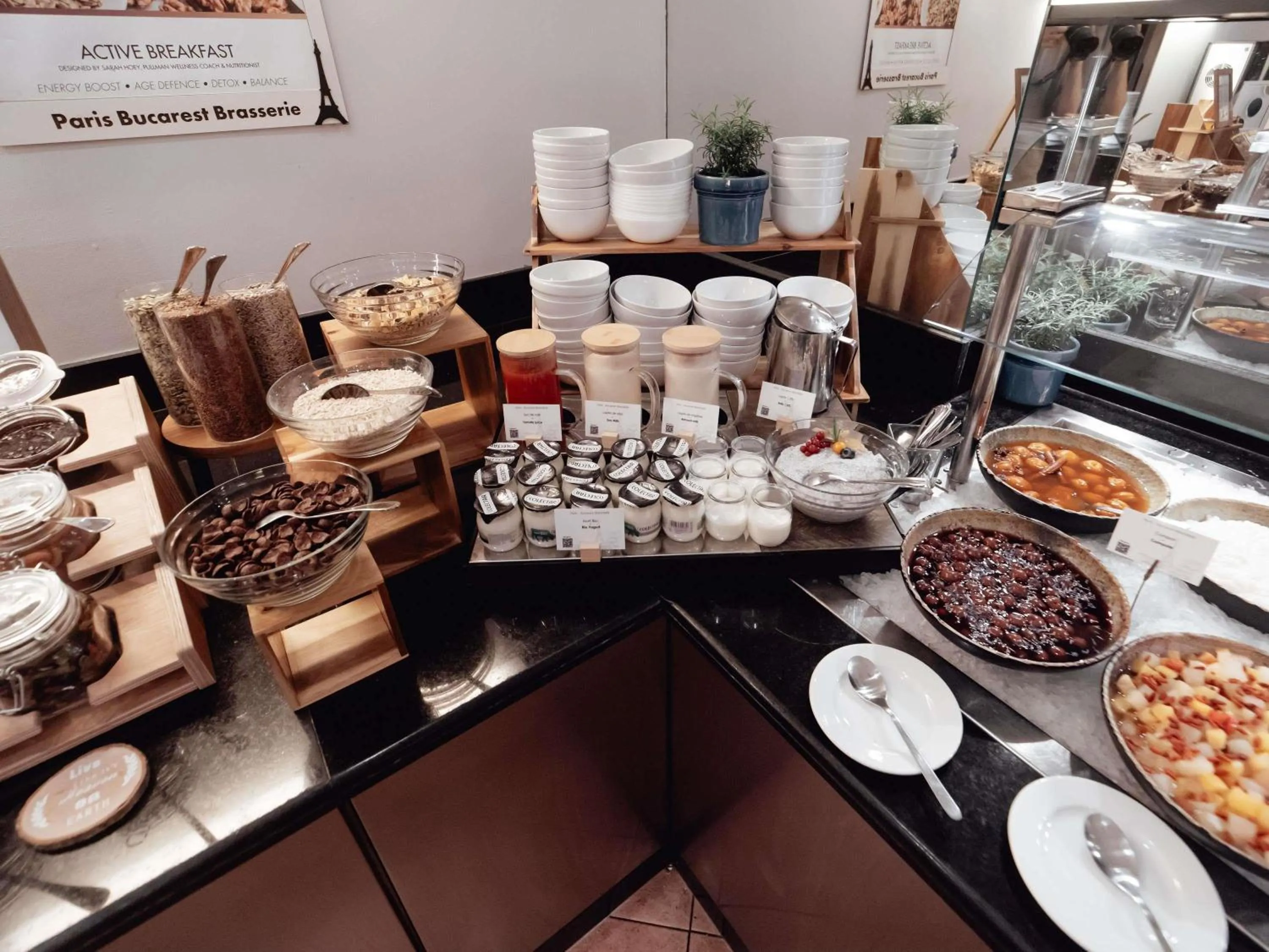 Restaurant/places to eat in Pullman Bucharest World Trade Center