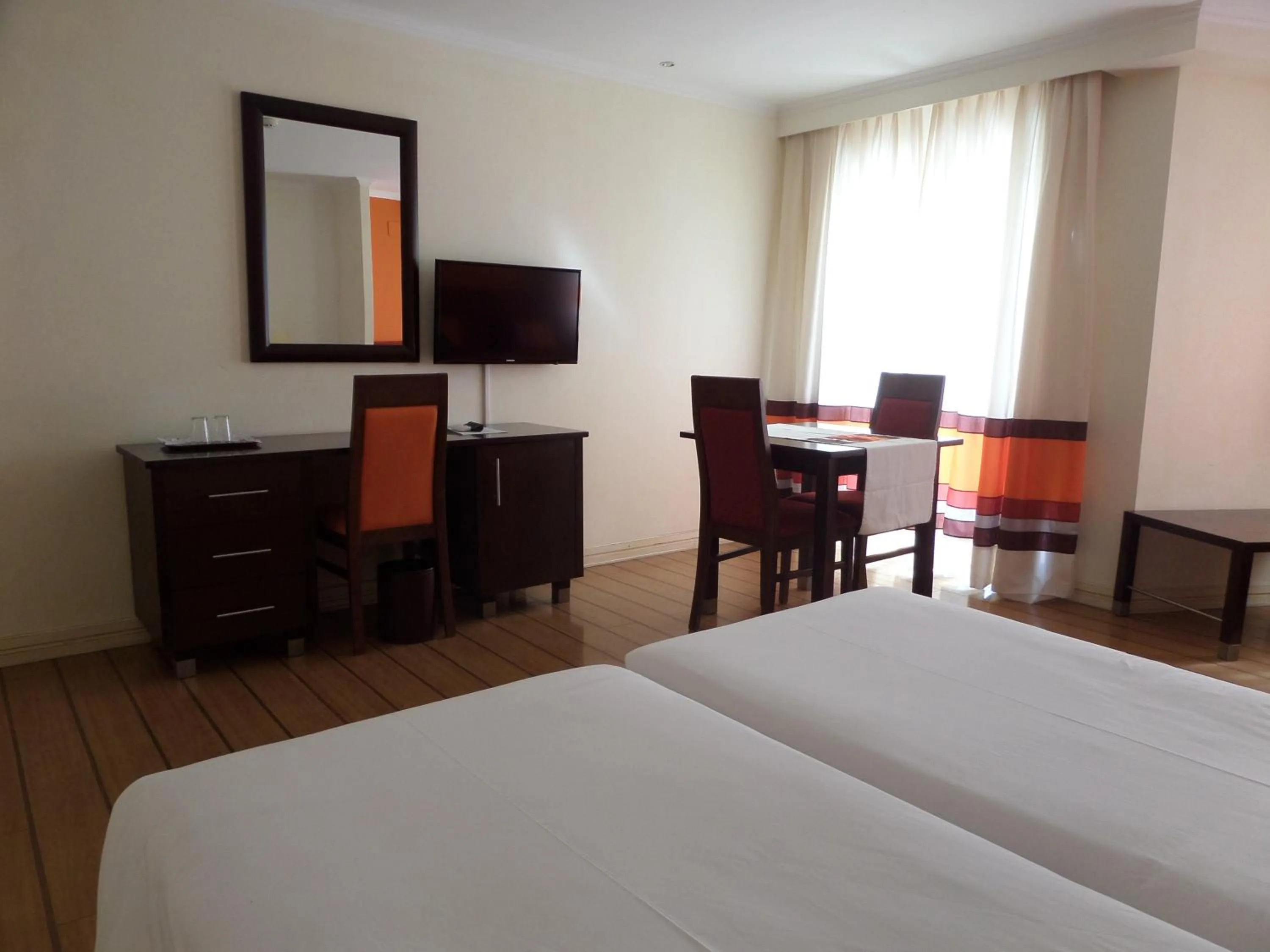 Photo of the whole room, TV/Entertainment Center in Yellow Alvor Garden - All Inclusive