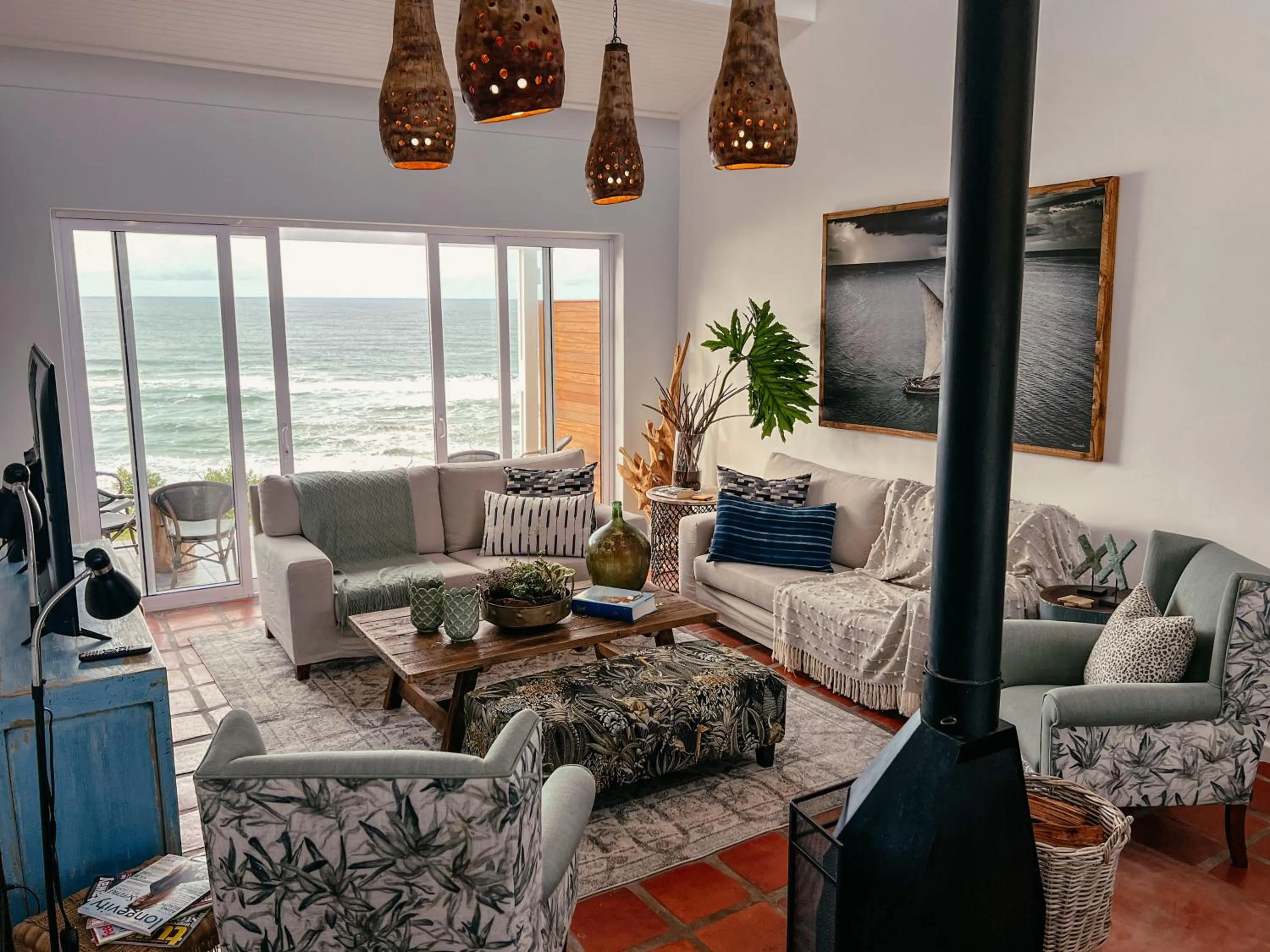 Lounge or bar in Mes Amis Beach Guest House