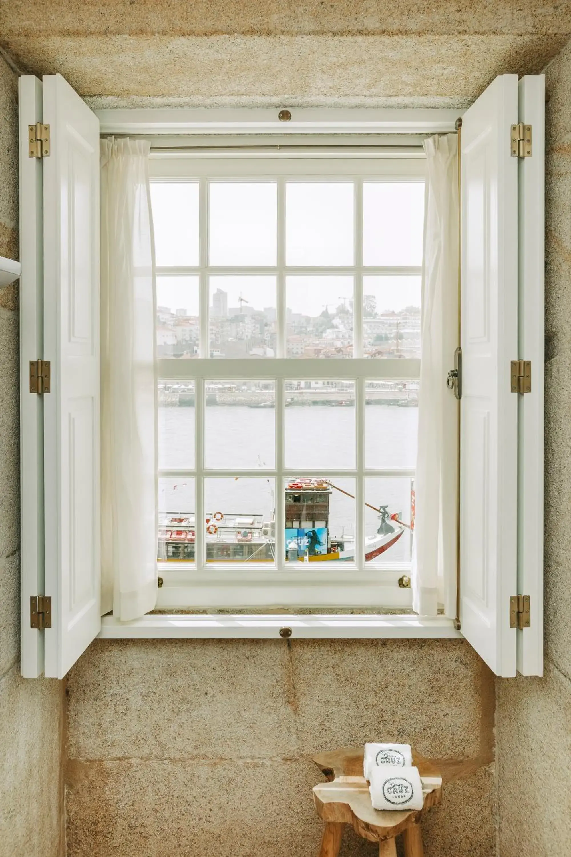 Deluxe Double or Twin Room with River View - single occupancy in Gran Cruz House Deluxe Double or Twin Room with River View - single occupancy in Gran Cruz House