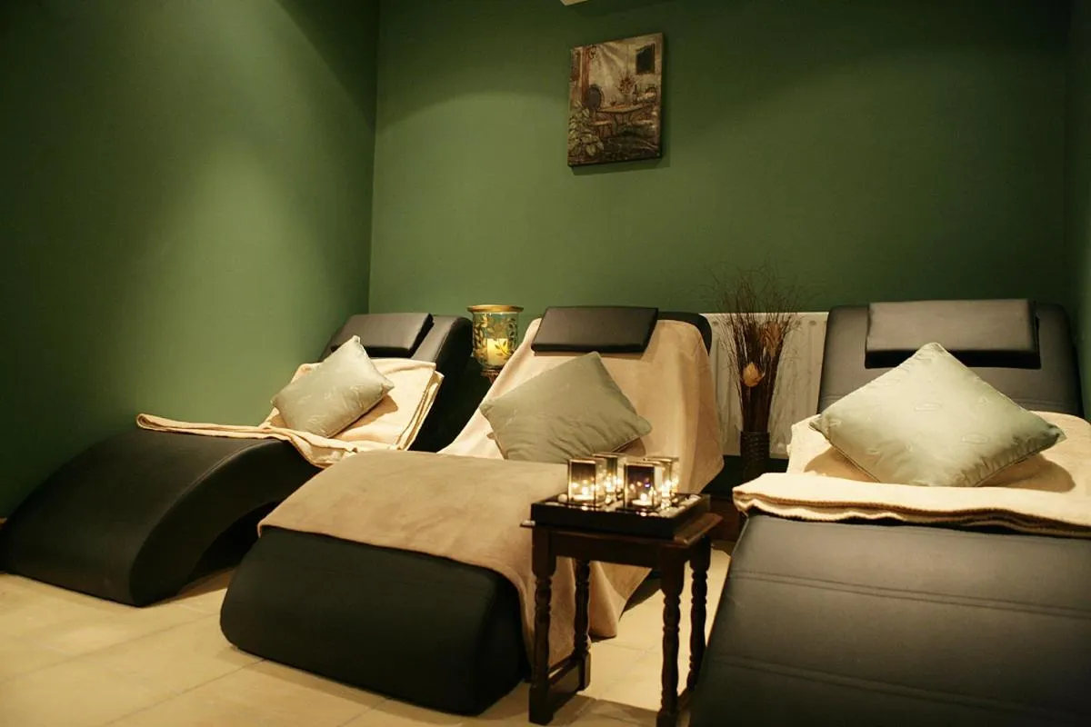 Massage, Bed in Broadhaven Bay Hotel