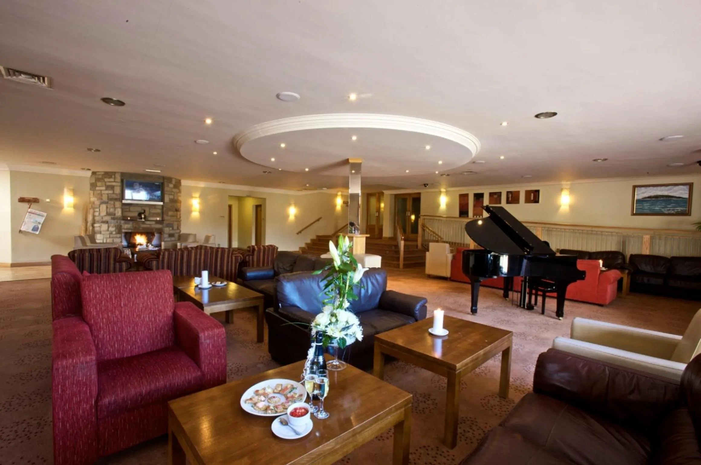 Communal lounge/ TV room in Broadhaven Bay Hotel