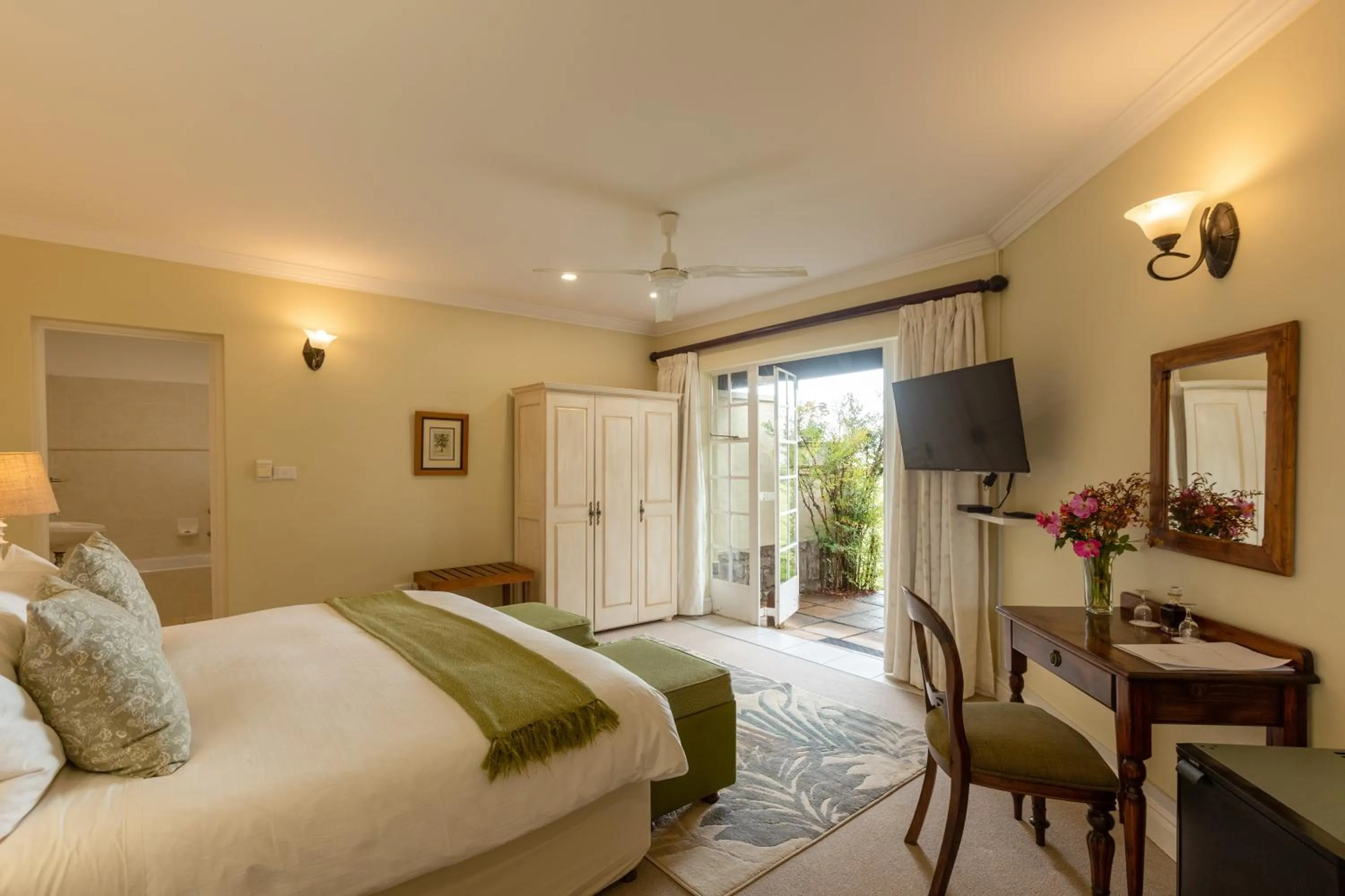 TV and multimedia, Bed in Moorcroft Manor Boutique Country Hotel