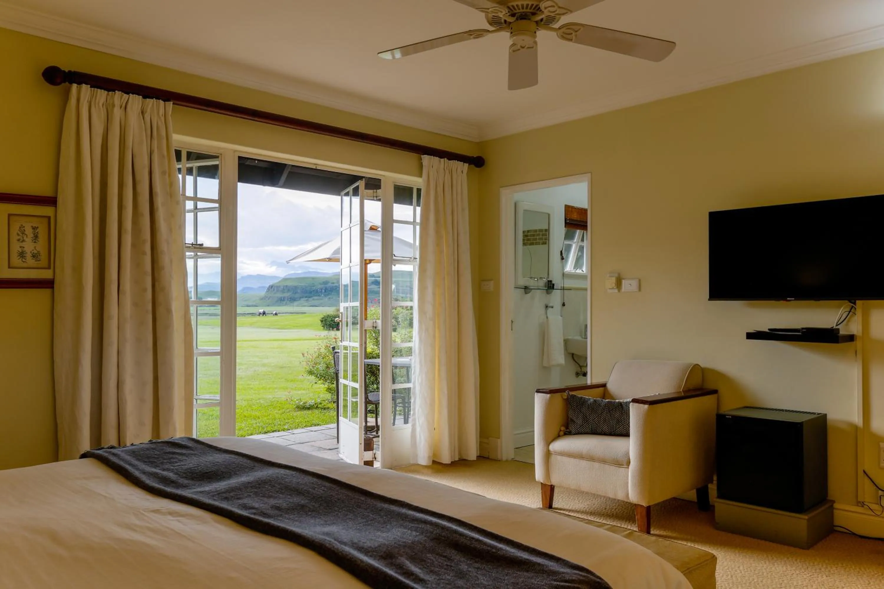 Natural landscape, Bed in Moorcroft Manor Boutique Country Hotel