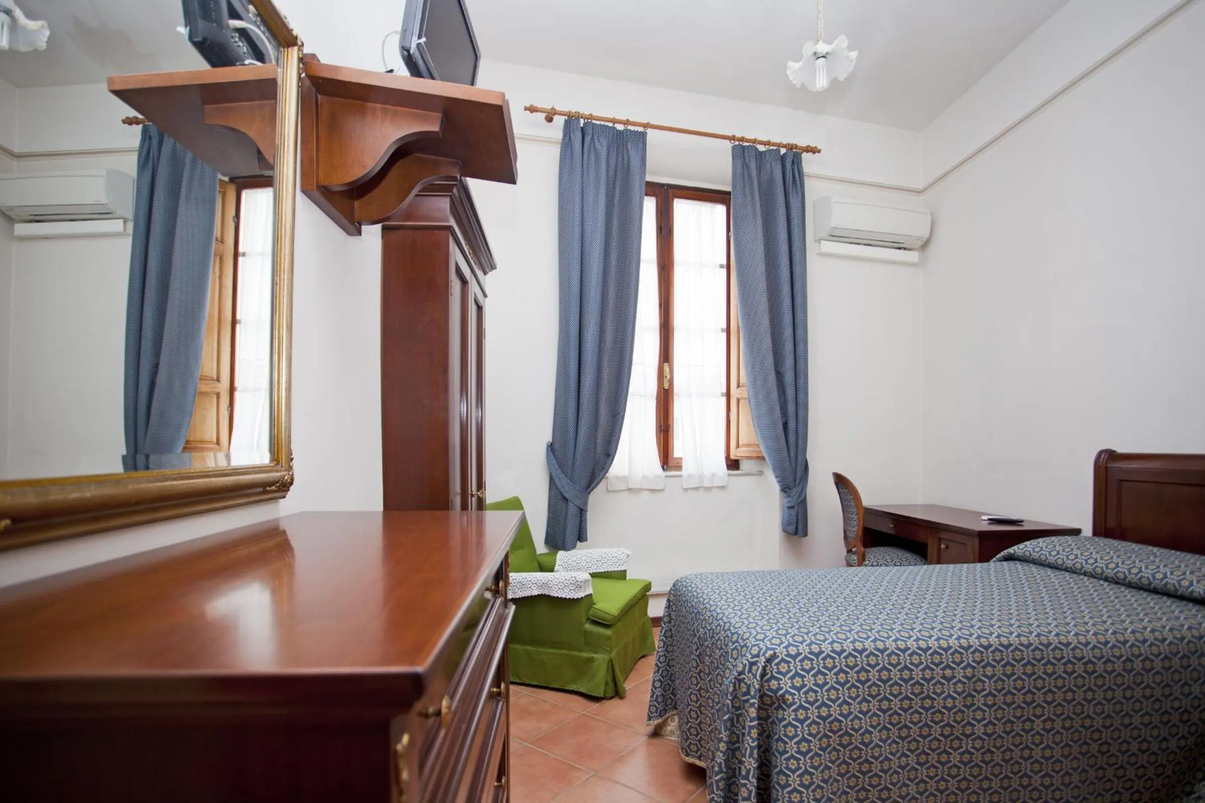 Bathroom, Bed in Albergo Stella