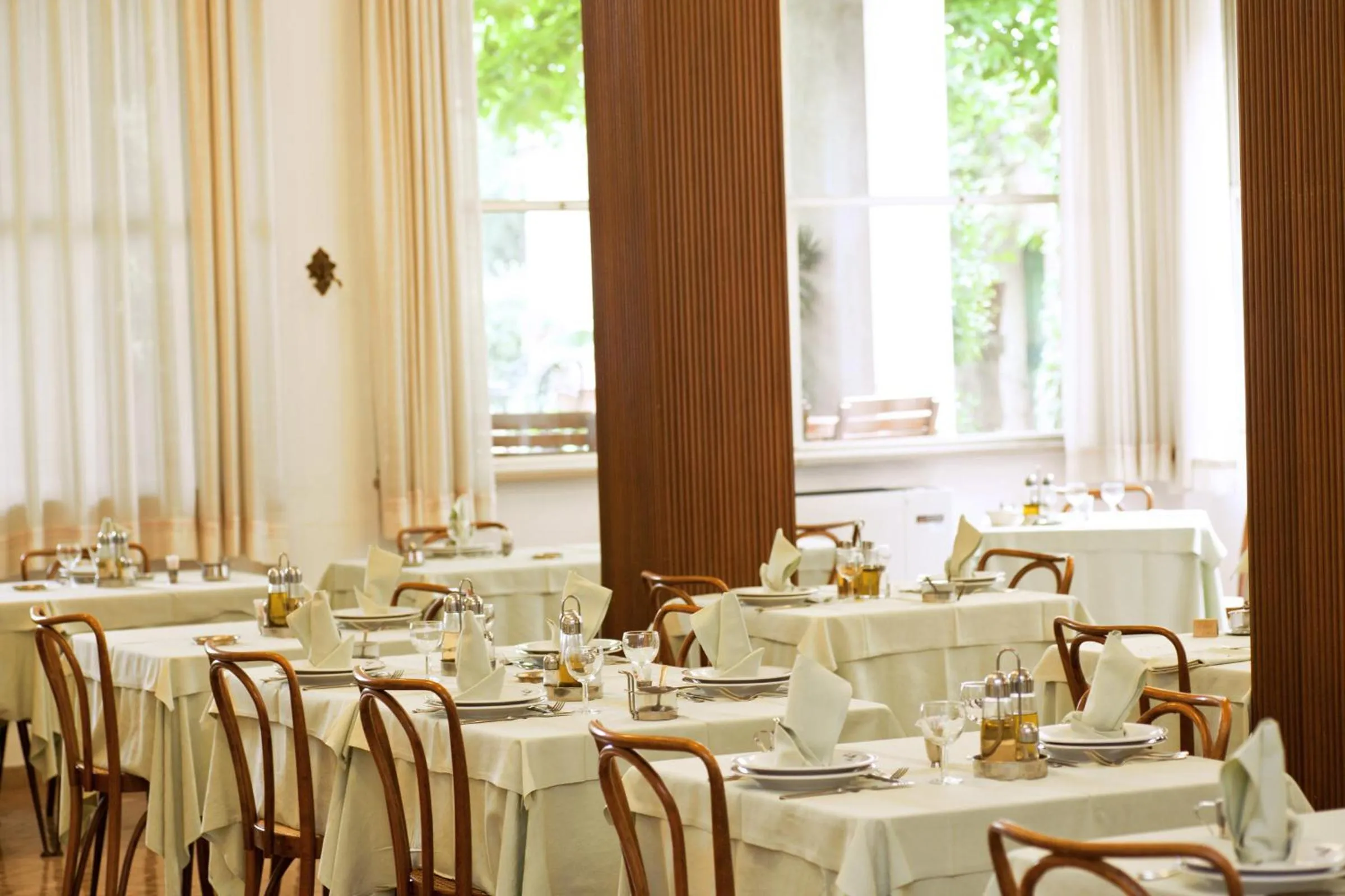 Restaurant/places to eat in Albergo Stella