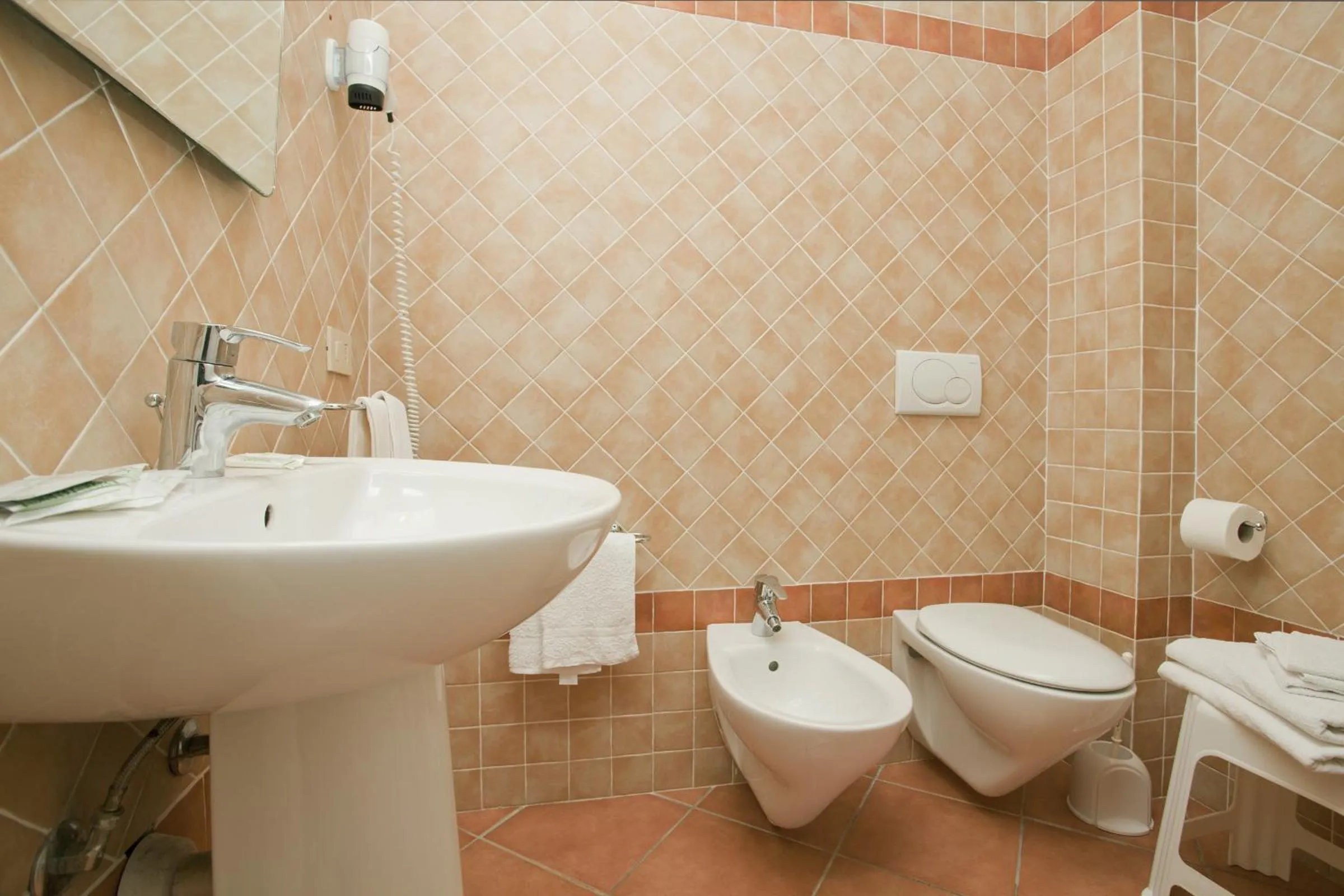 Shower in Albergo Stella