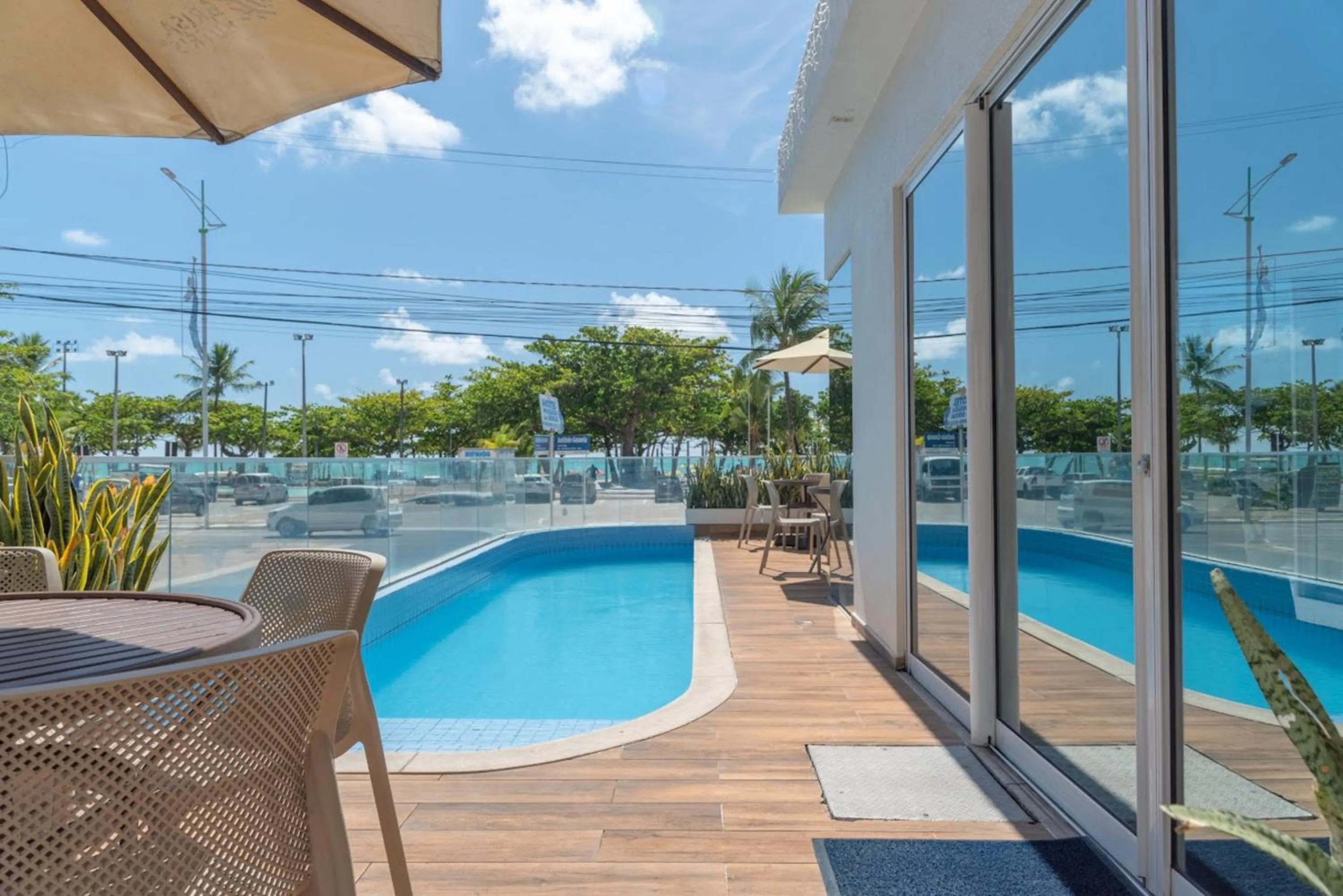 Swimming pool in Hotel Praia Bonita Jangadeiros Pajuçara