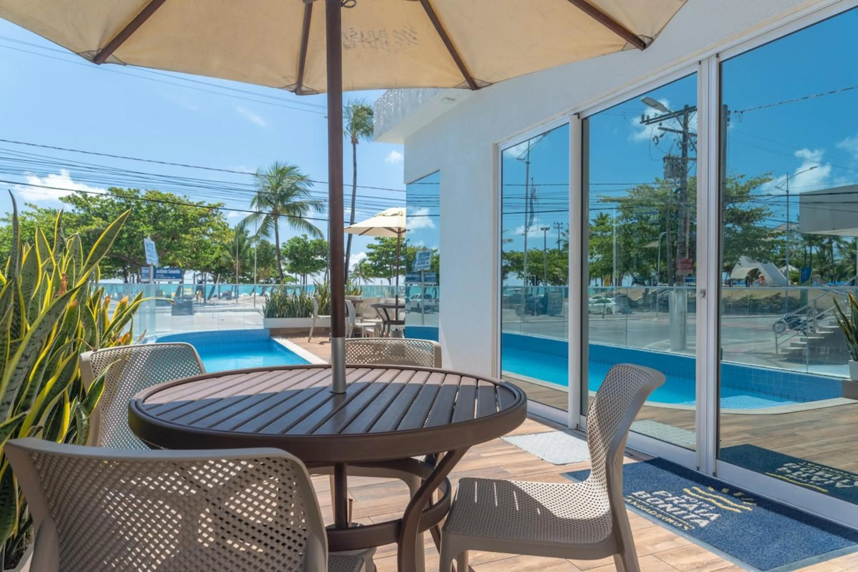 Swimming pool in Hotel Praia Bonita Jangadeiros Pajuçara