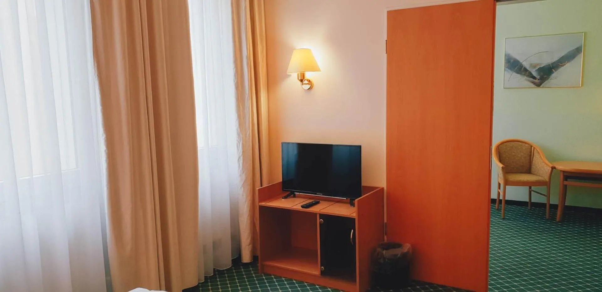 Photo of the whole room in Hotel "Helle Mitte" Berlin